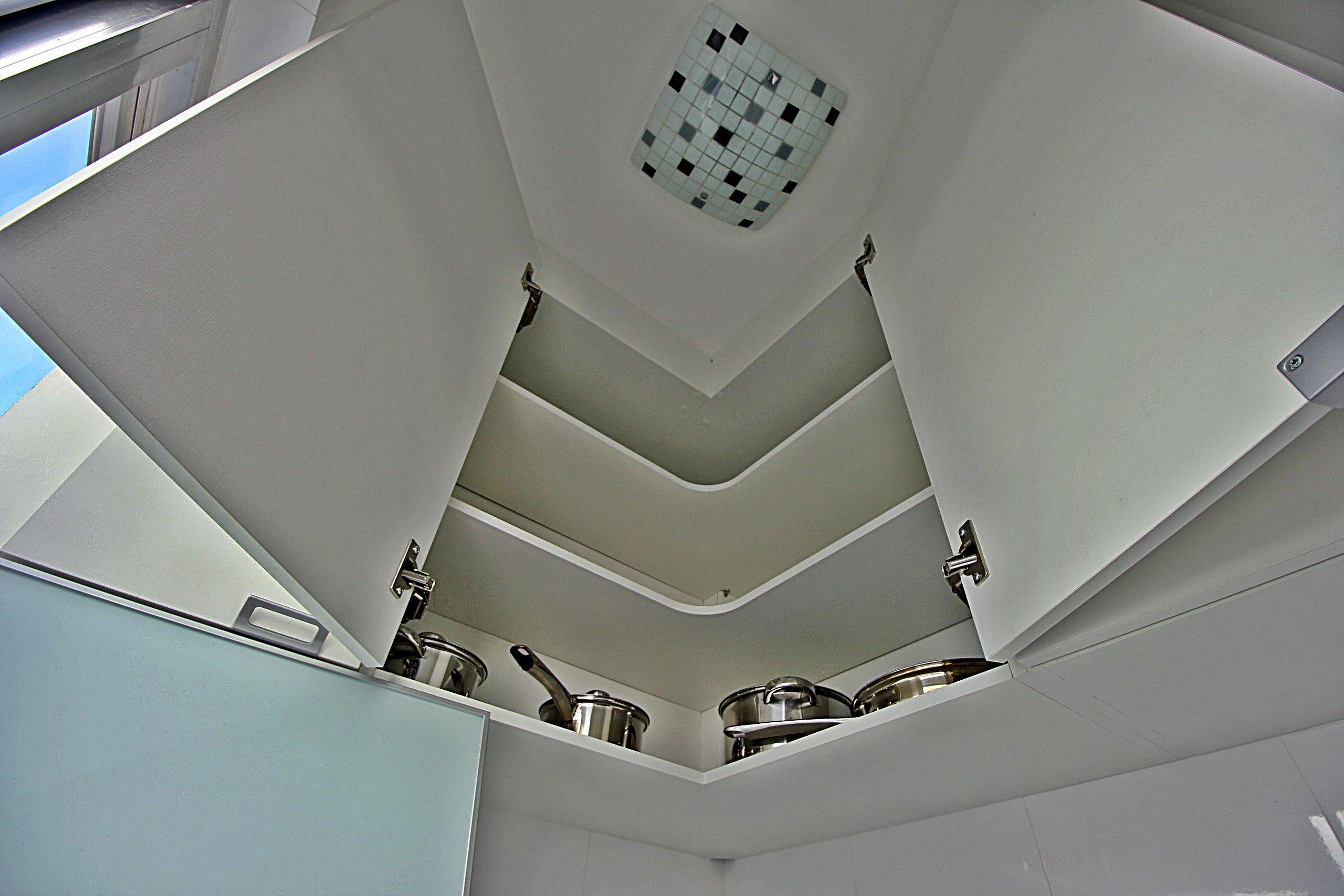 image-housing-carousel
