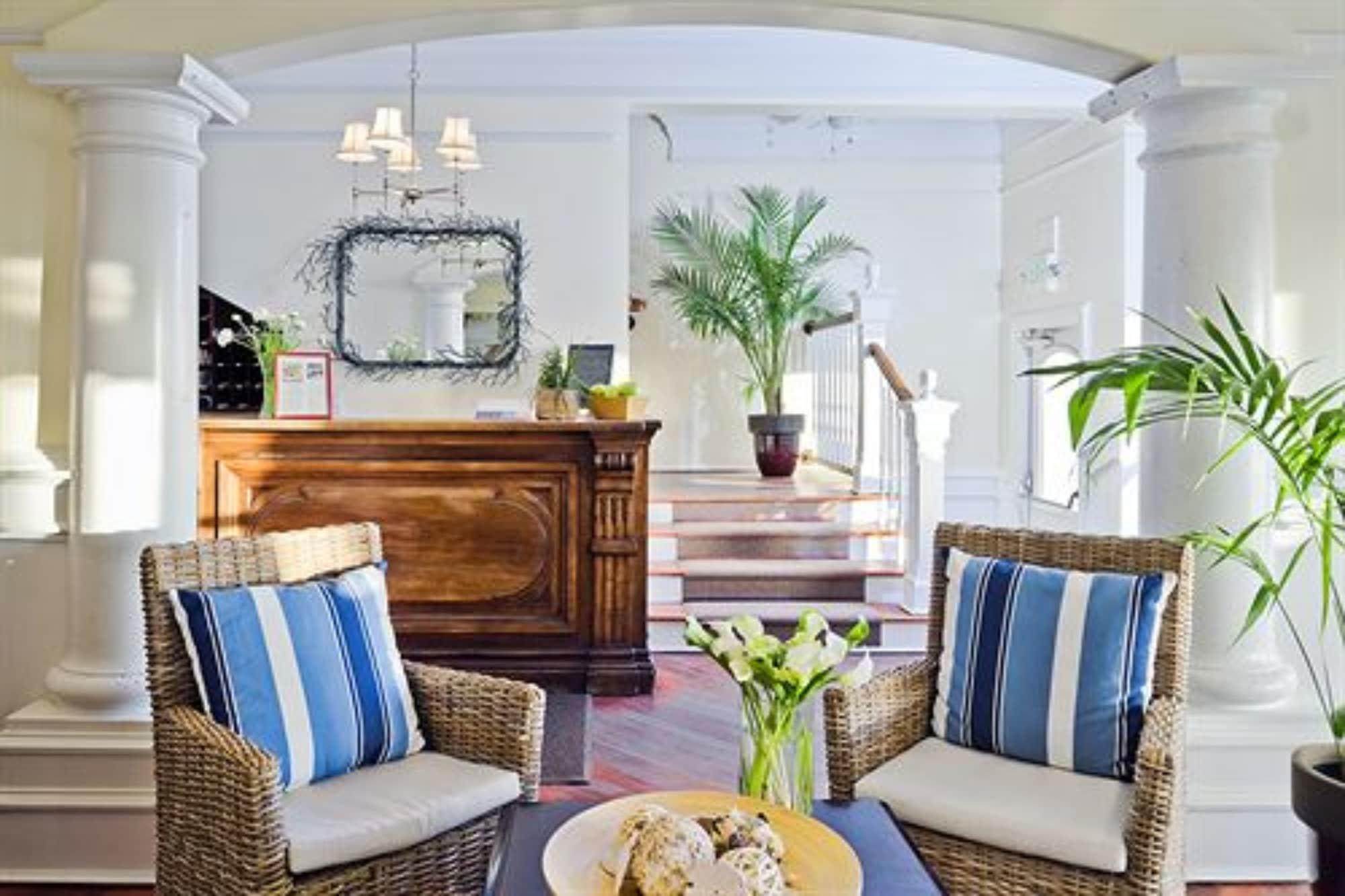 image-housing-carousel
