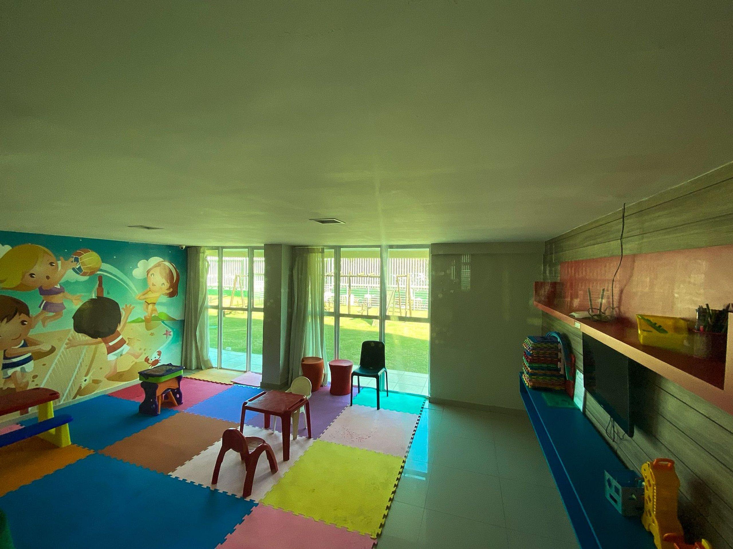 image-housing-carousel