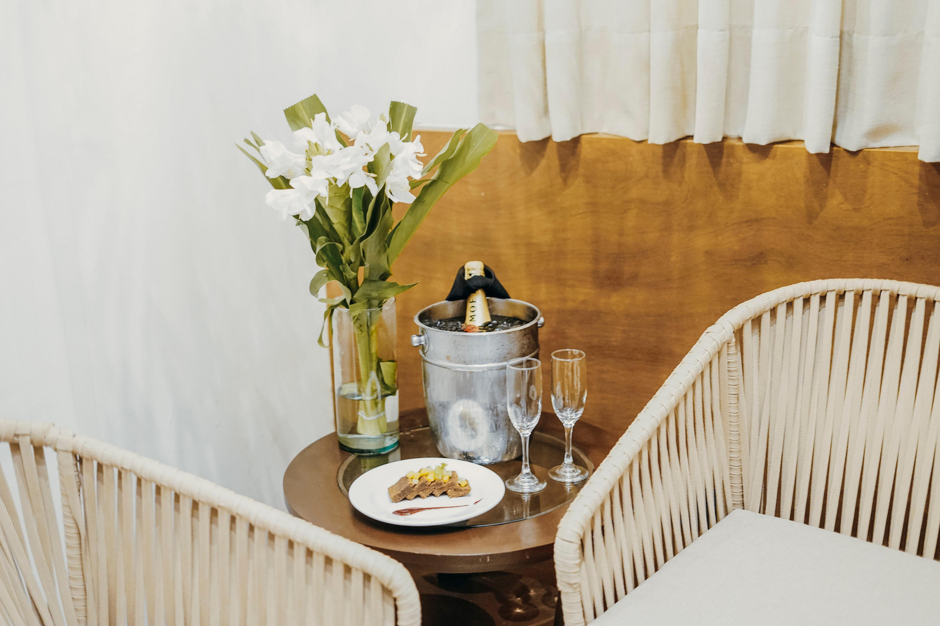 image-housing-carousel