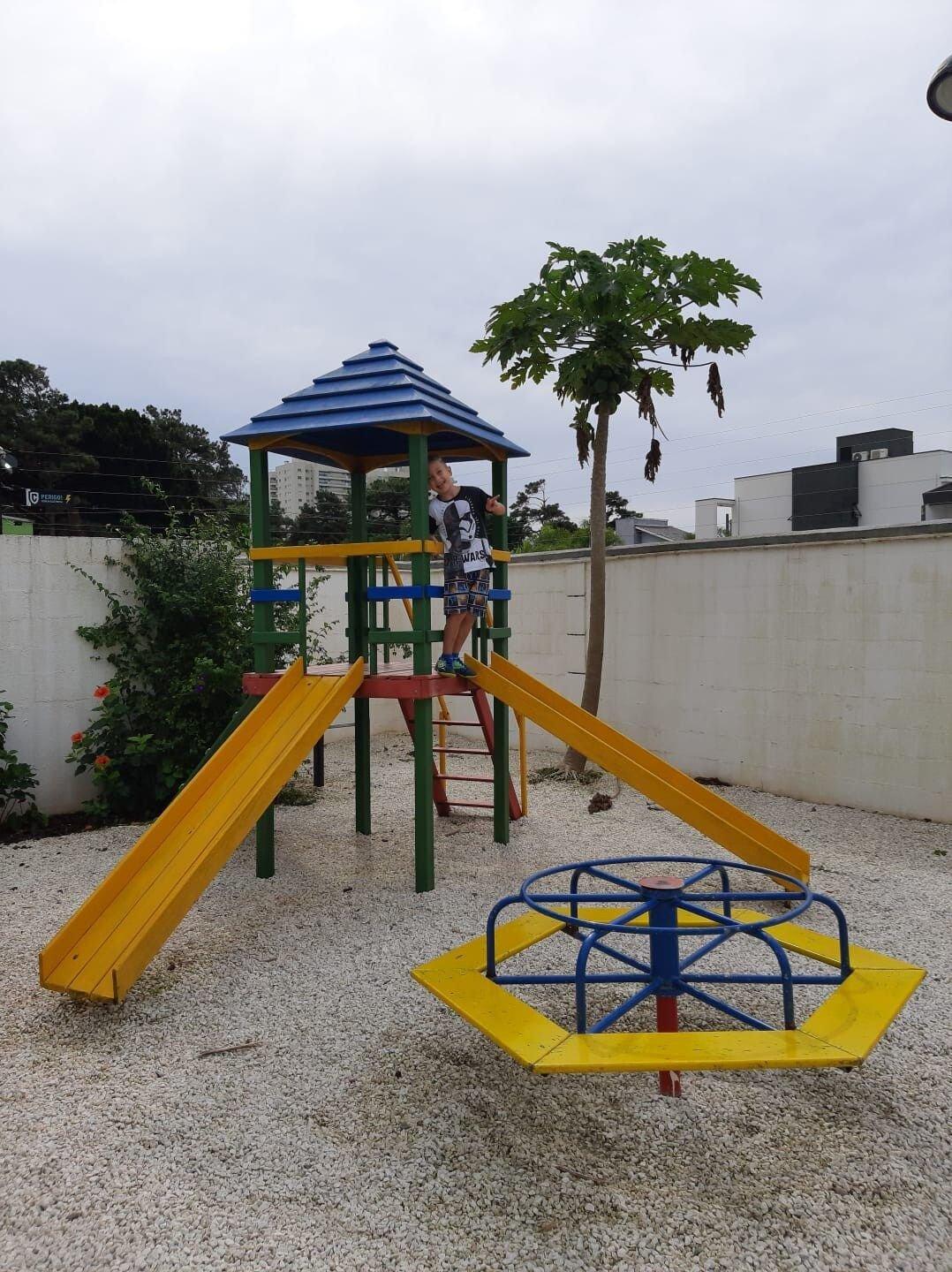 image-housing-carousel