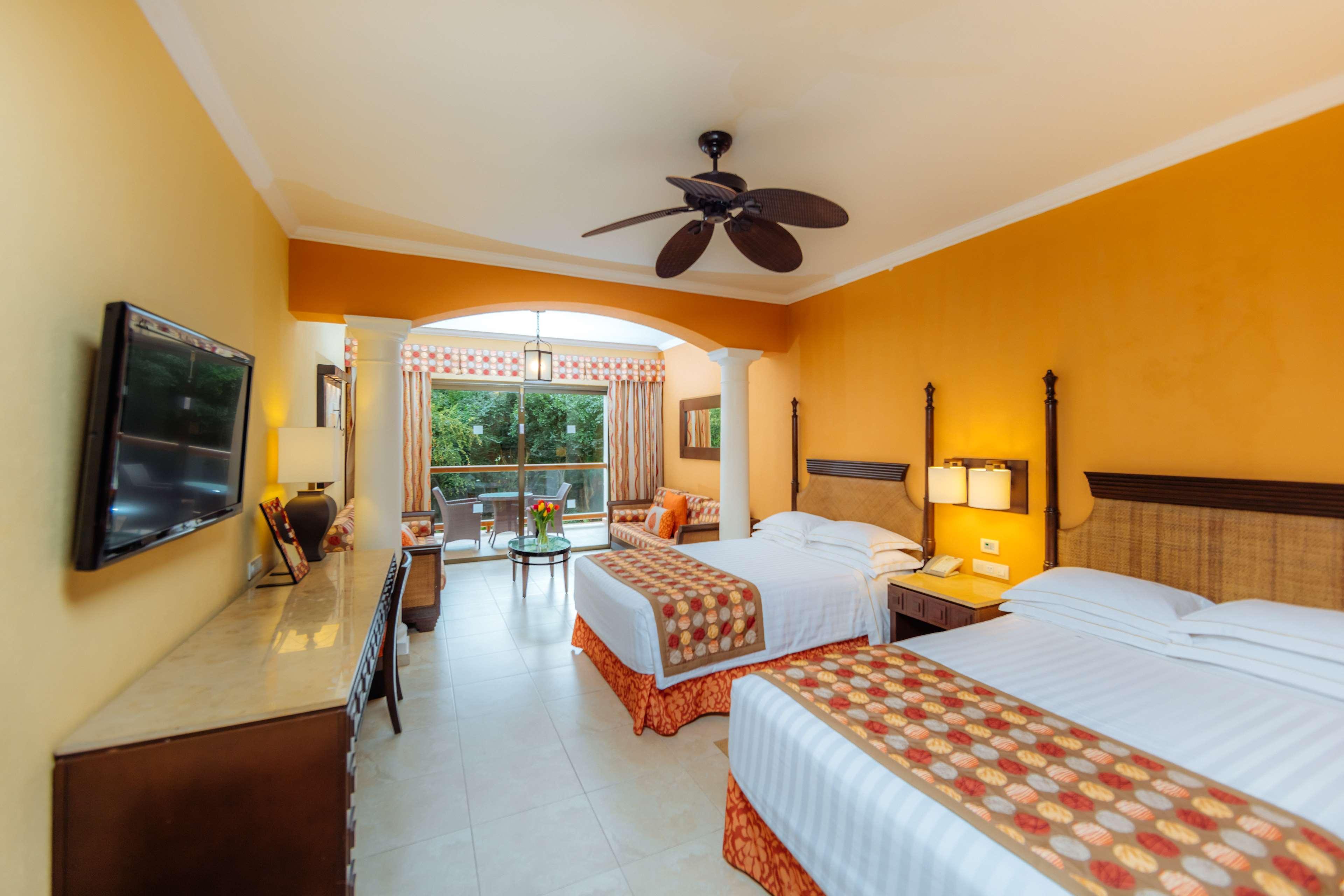 Junior Suite Pool View Premium Level