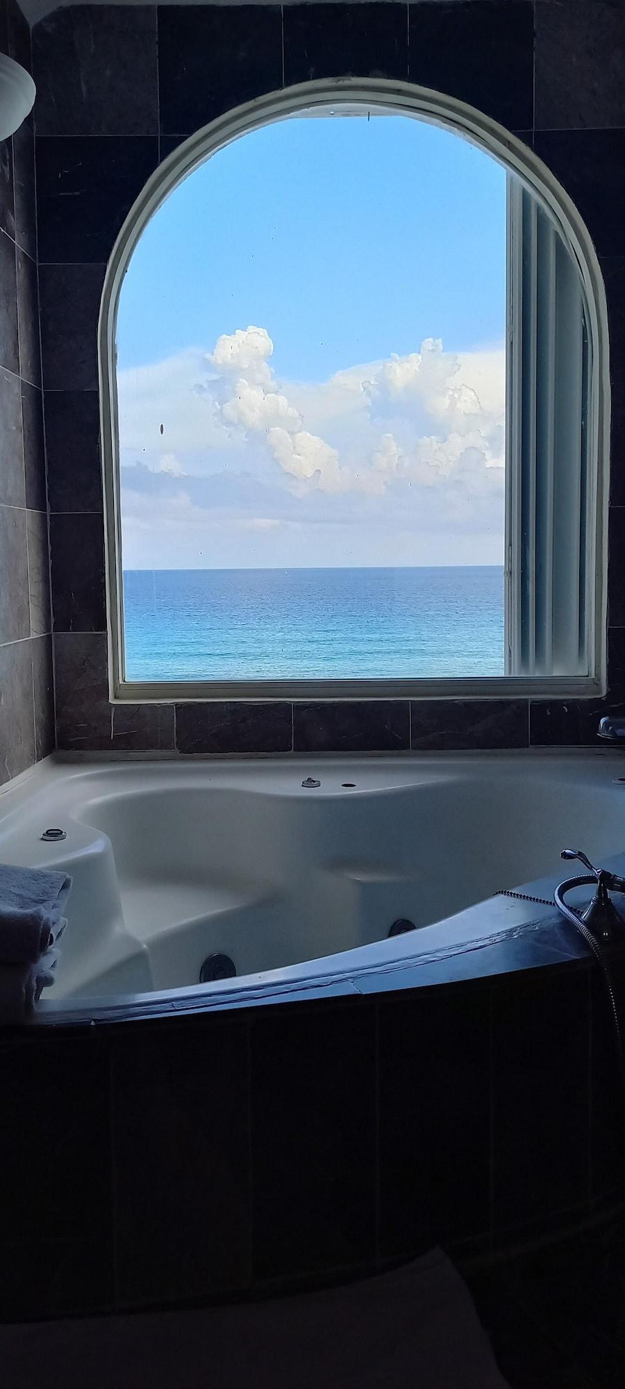 Apartment with Balcony and Ocean View