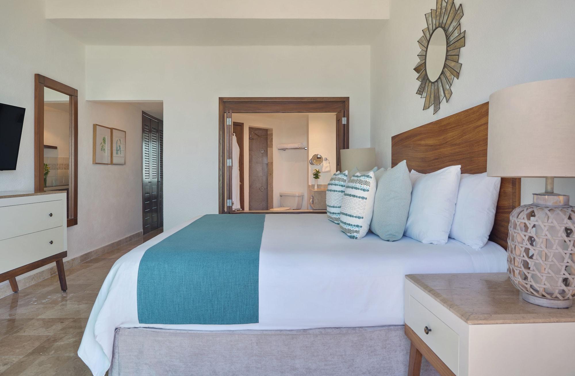 Deluxe Room Oceanfront with Jacuzzi