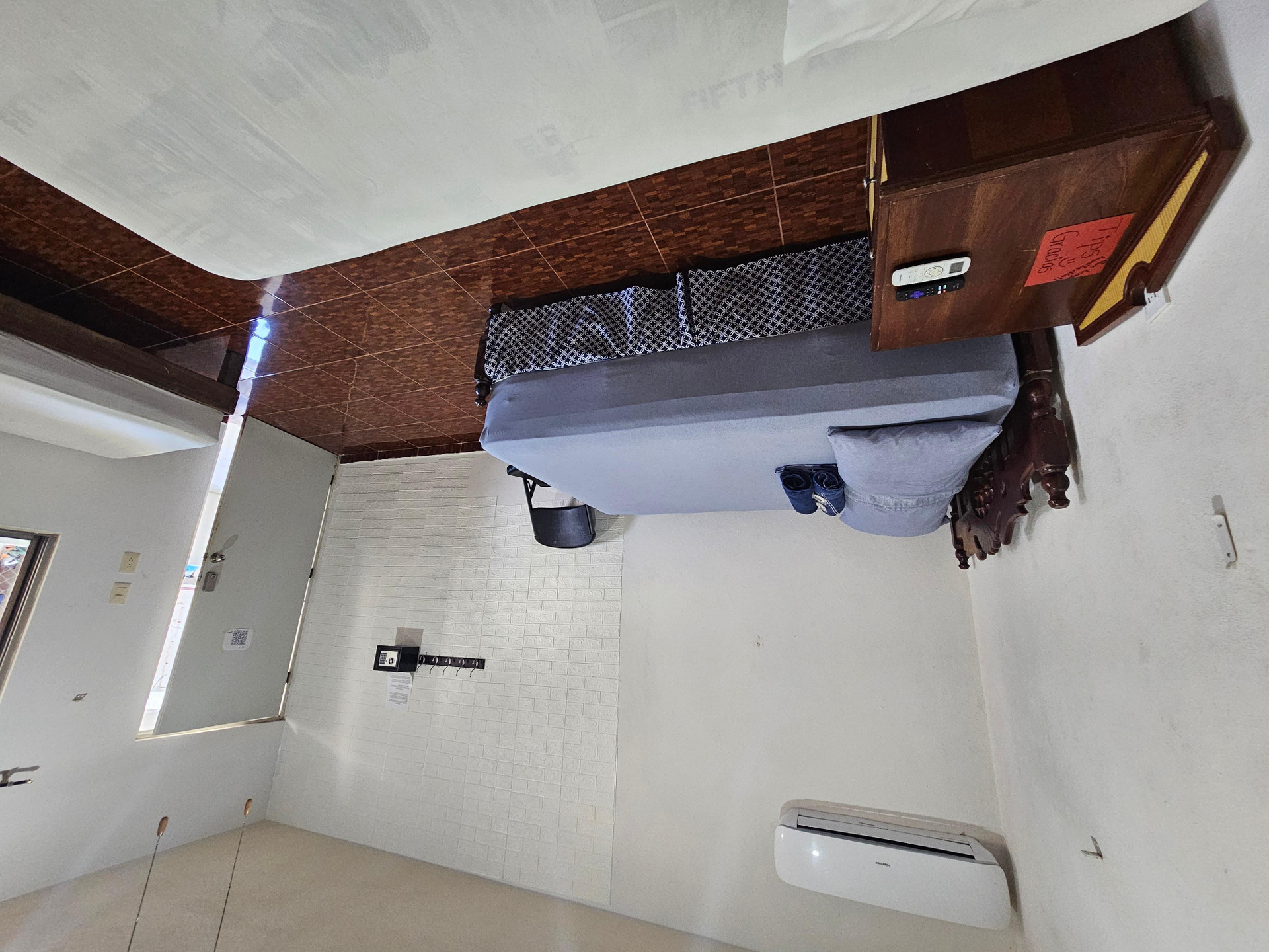image-housing-carousel