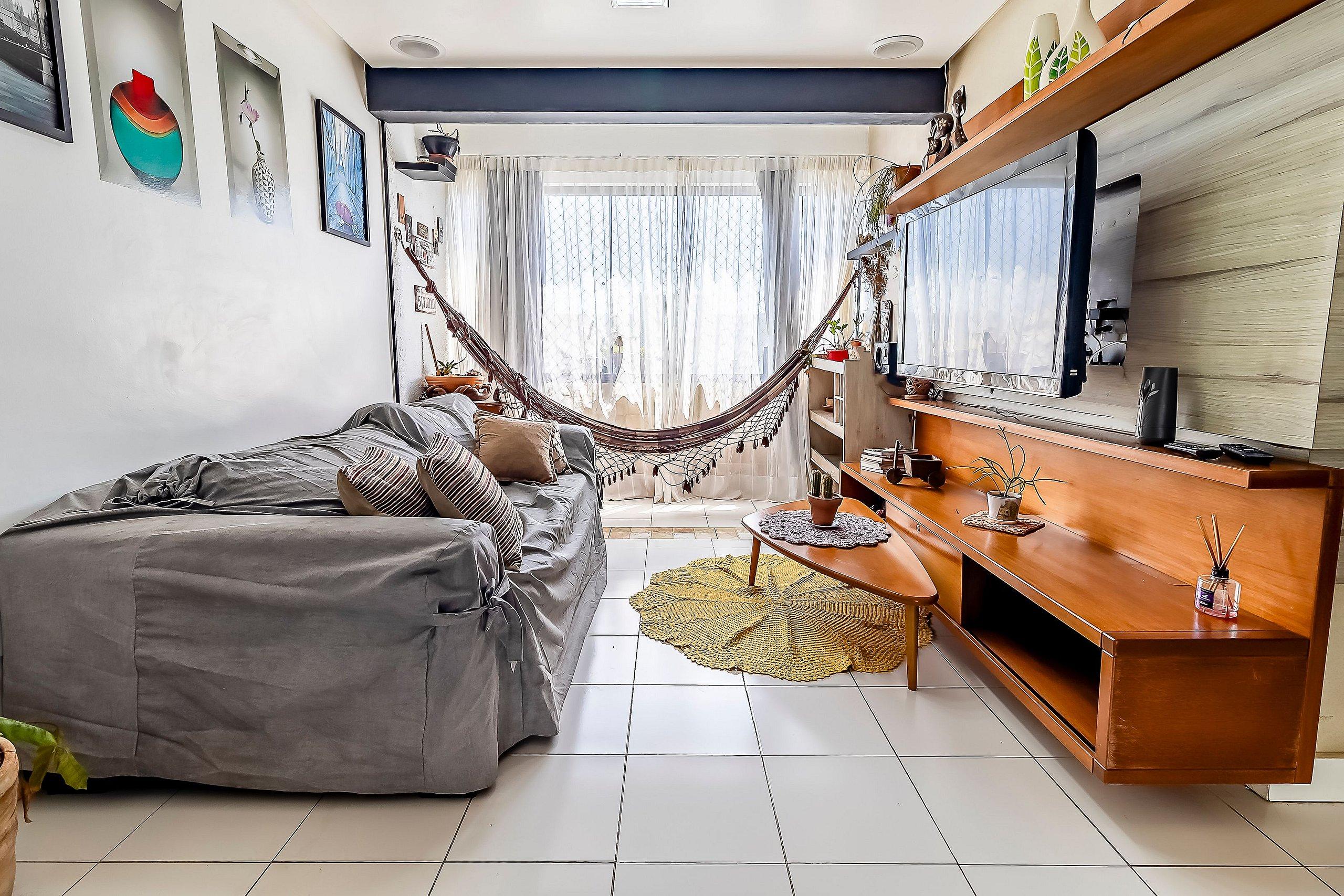 image-housing-carousel