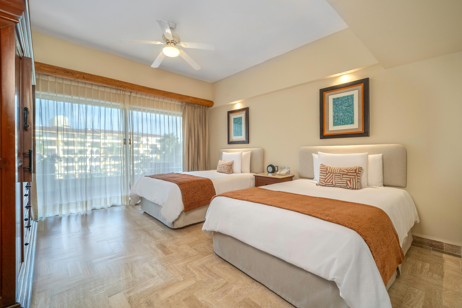 Suite Doble   con vista parcial