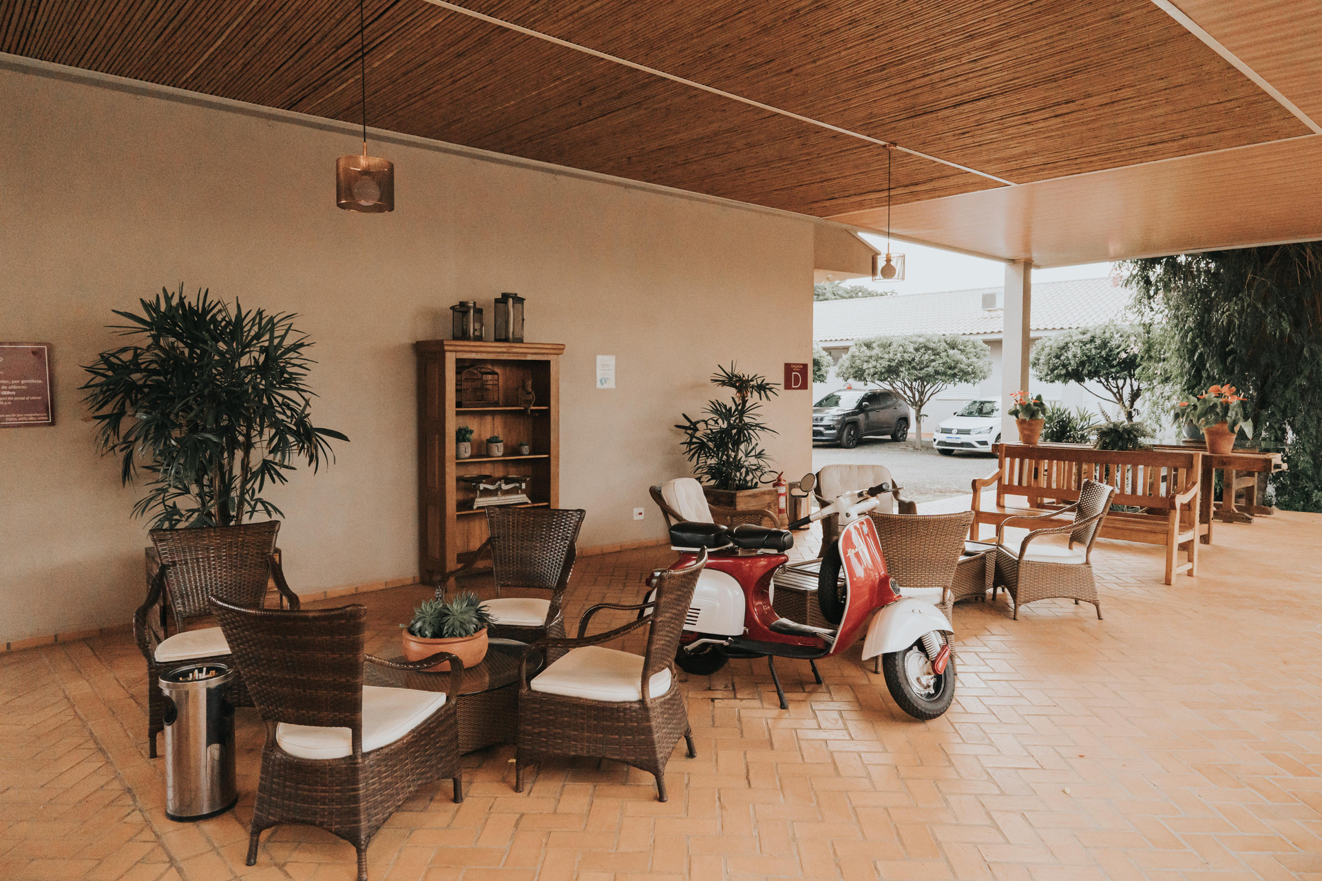 image-housing-carousel