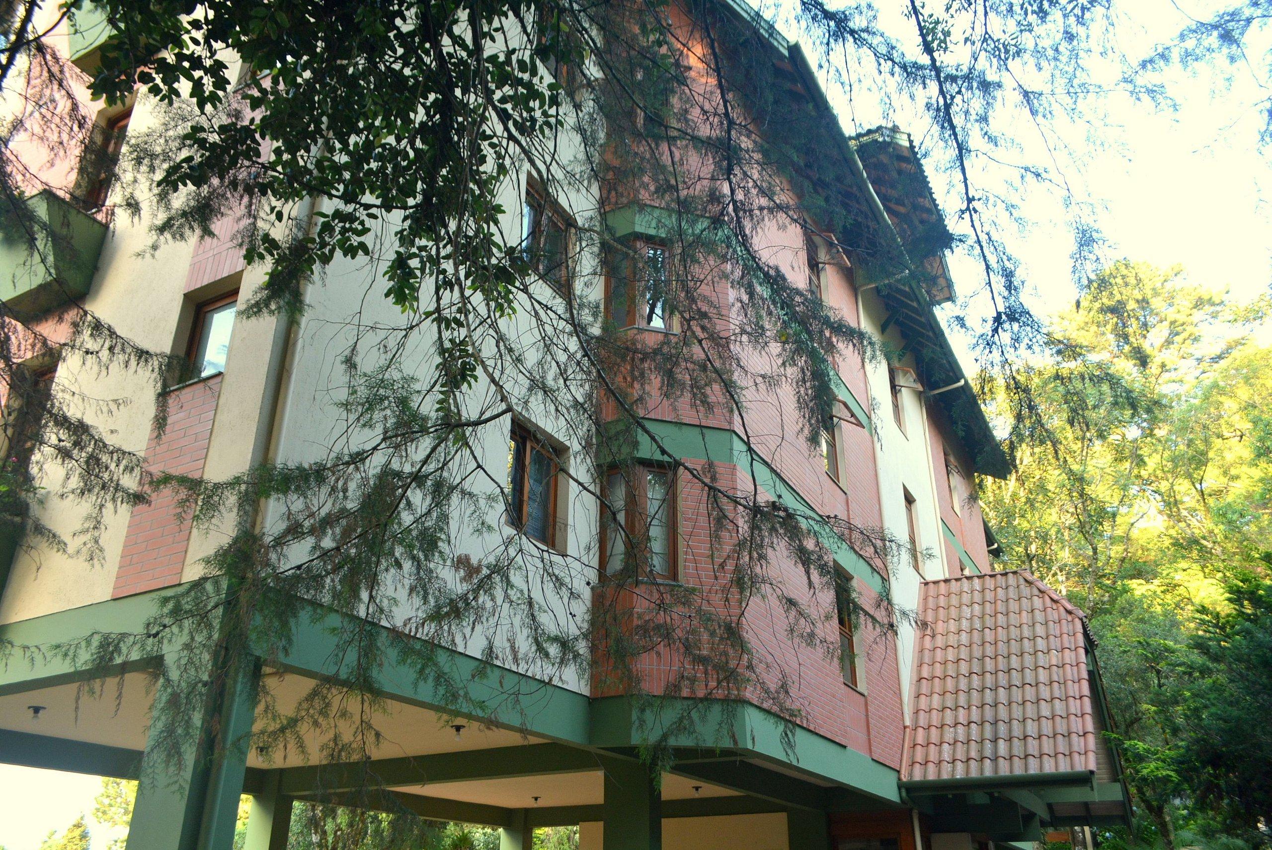 image-housing-carousel