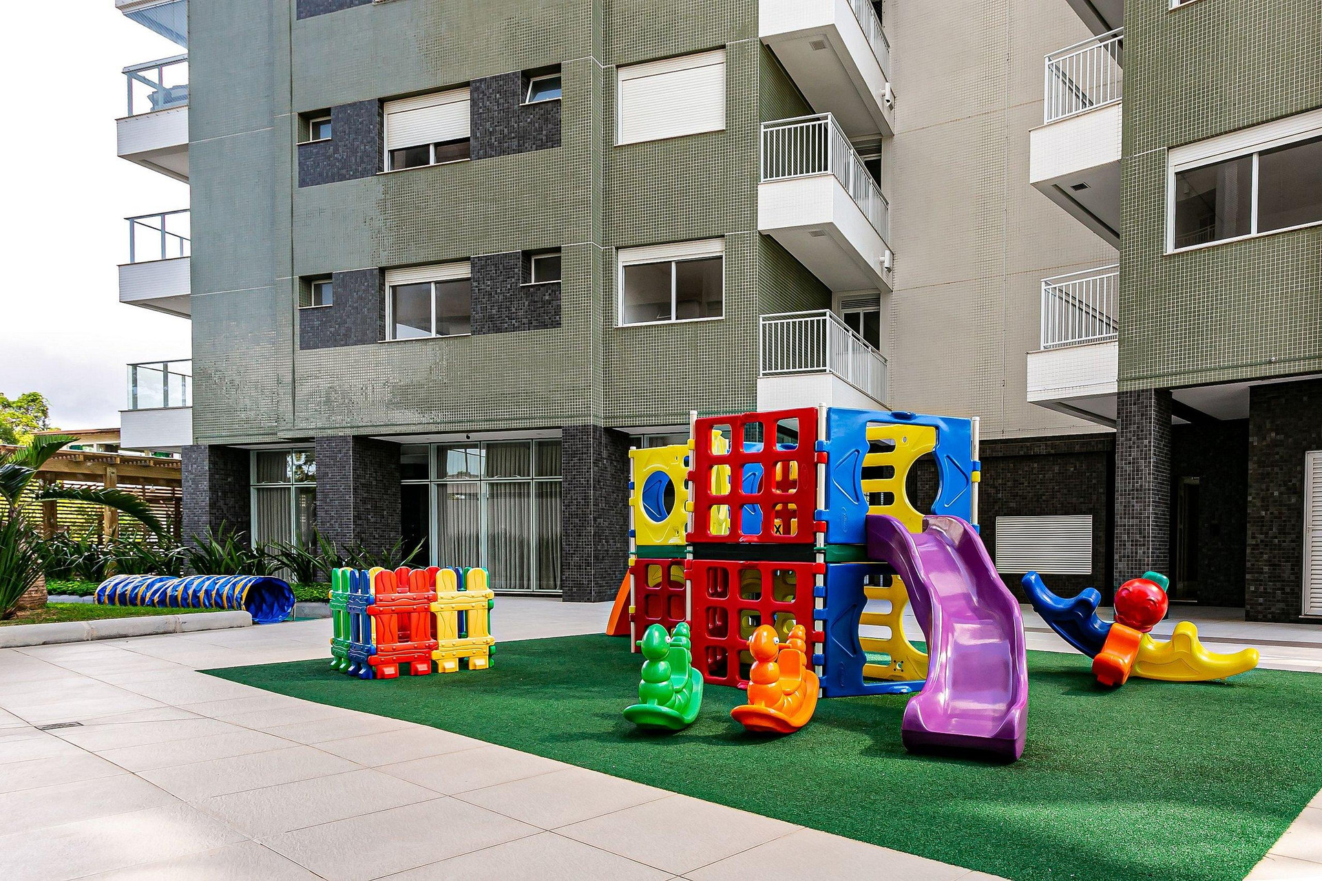 image-housing-carousel