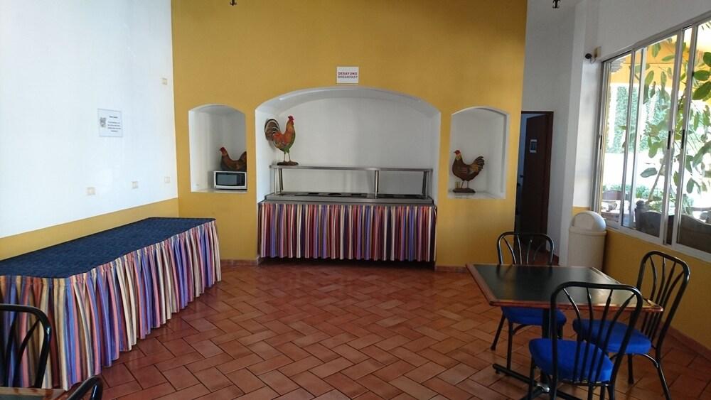 image-housing-carousel