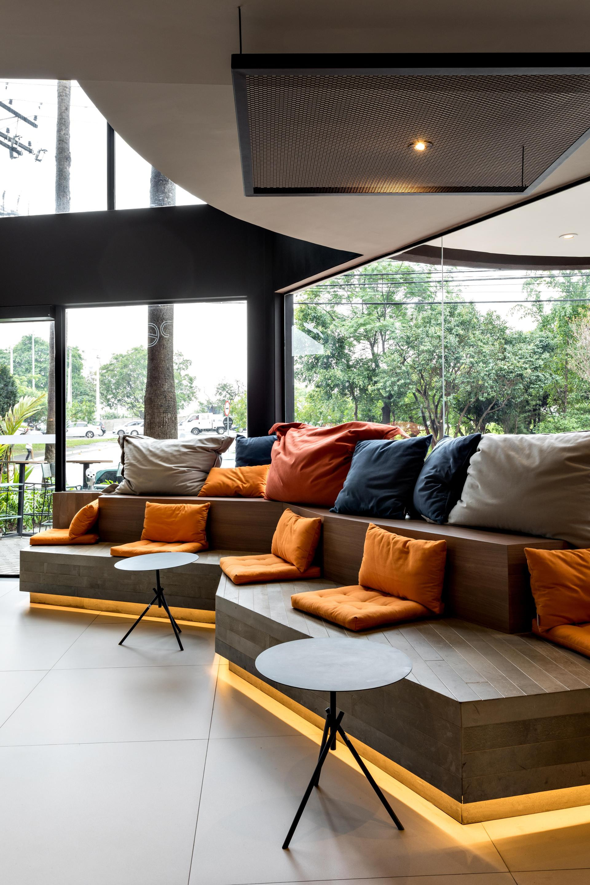 image-housing-carousel