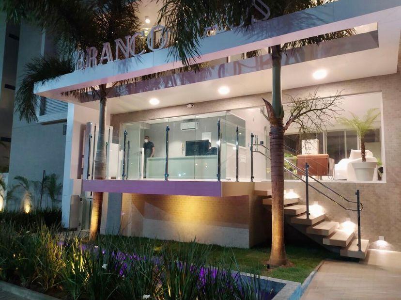 image-housing-carousel