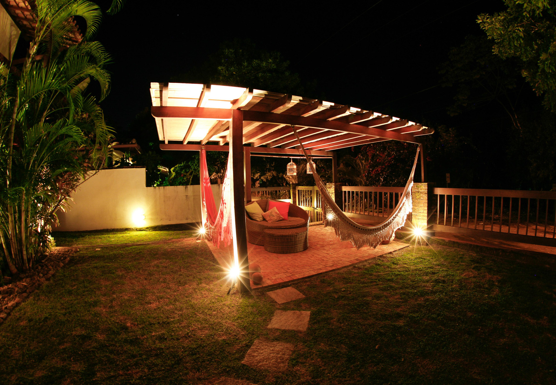 image-housing-carousel