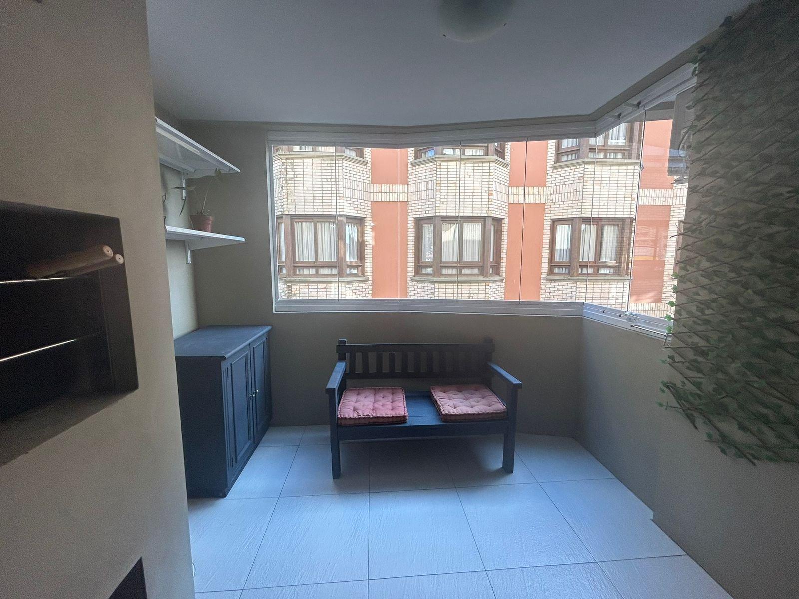 image-housing-carousel