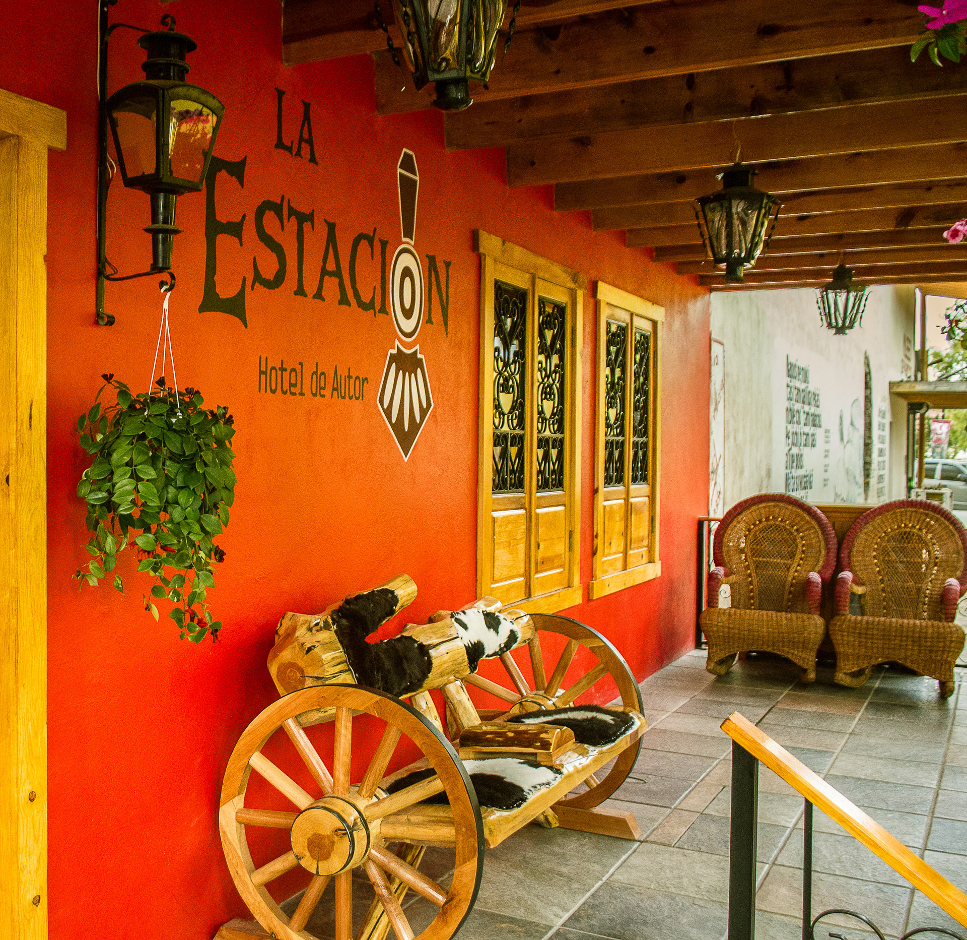 image-housing-carousel