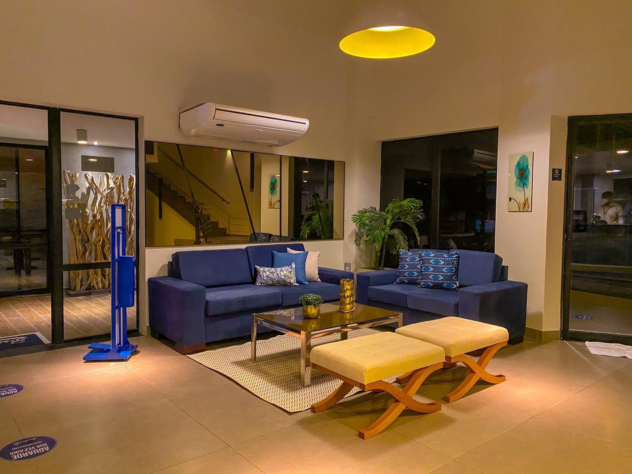 image-housing-carousel