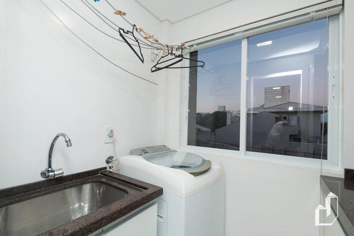 image-housing-carousel