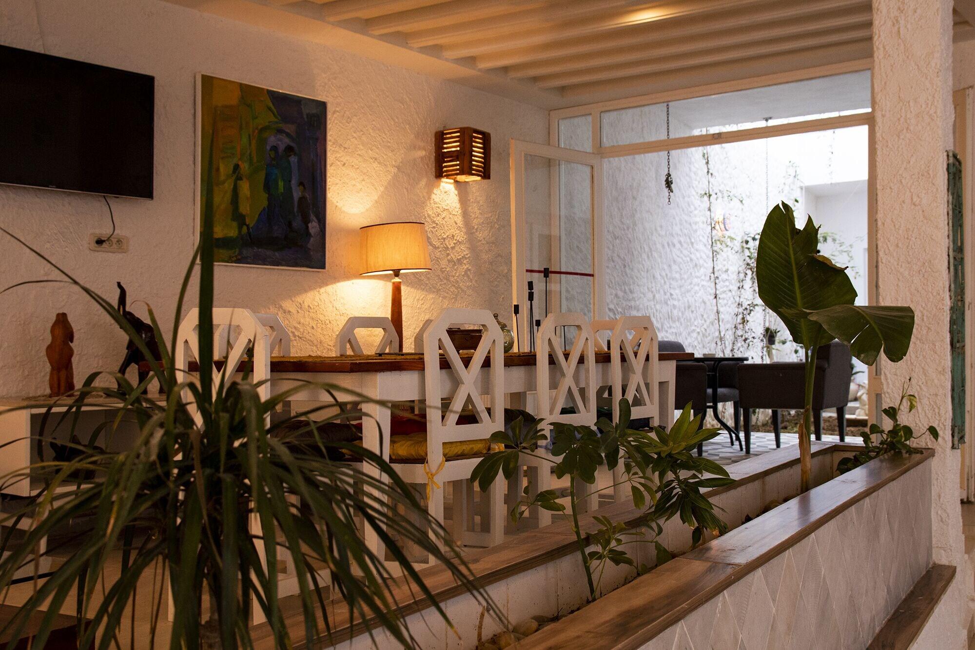 image-housing-carousel