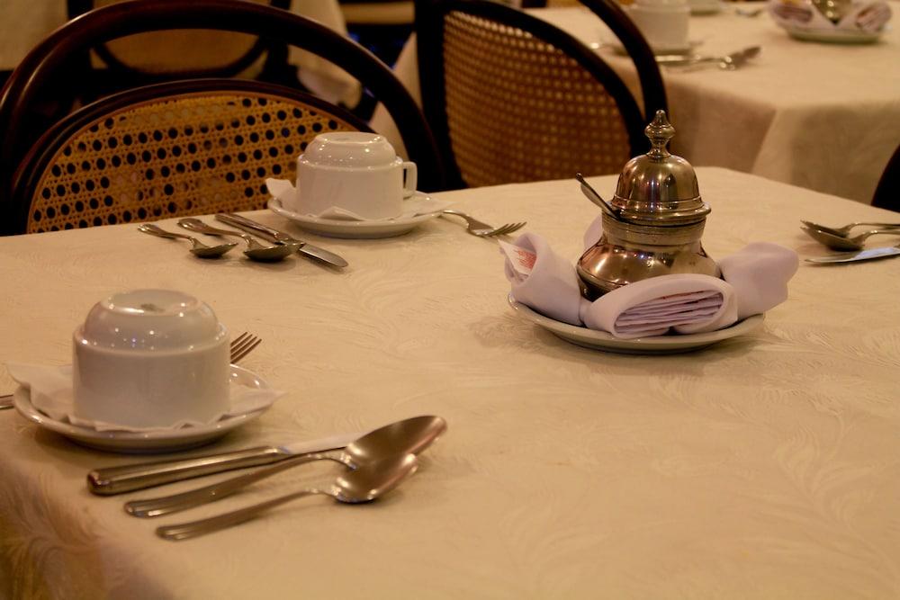 image-housing-carousel