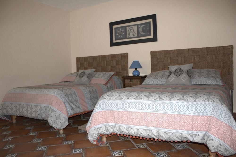 image-housing-carousel