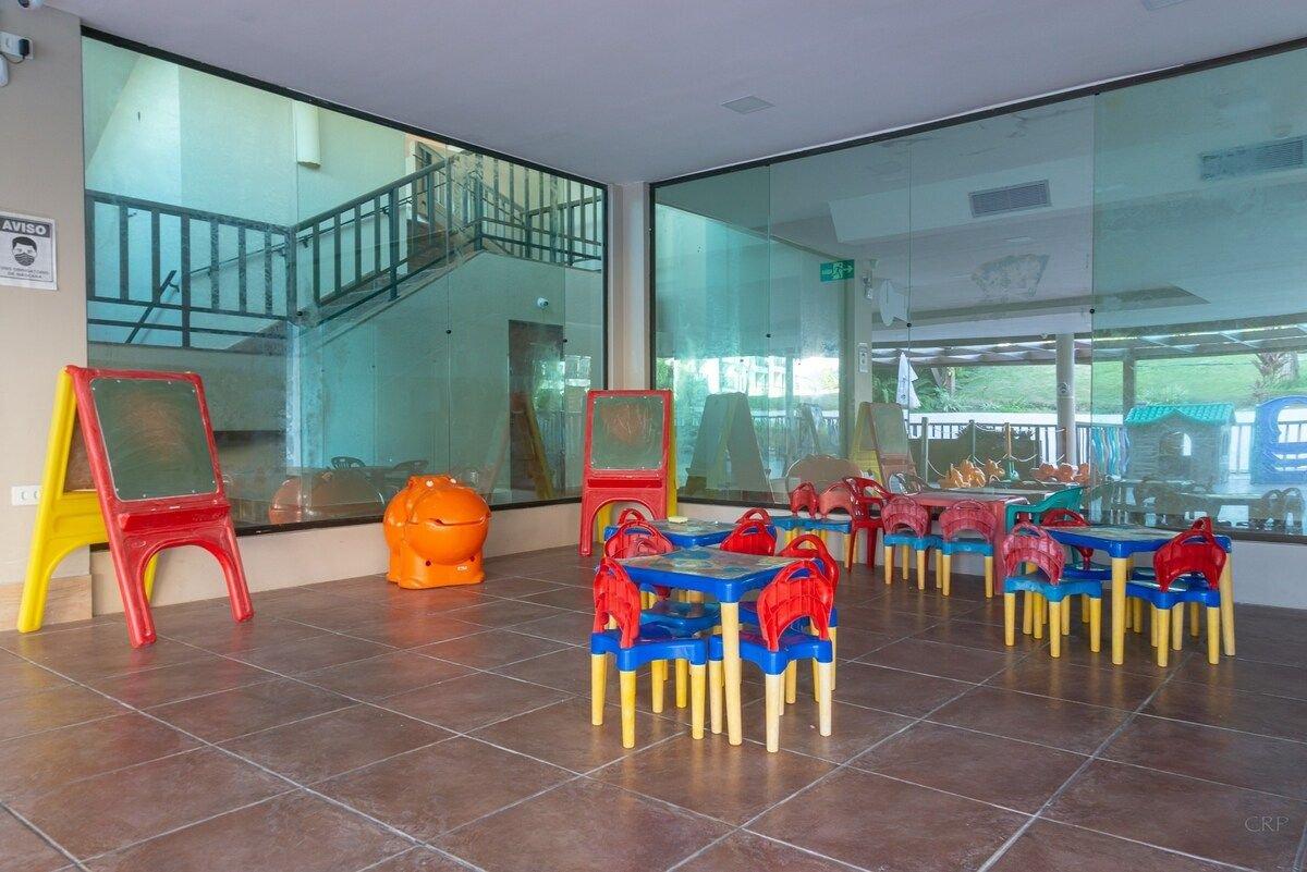 image-housing-carousel