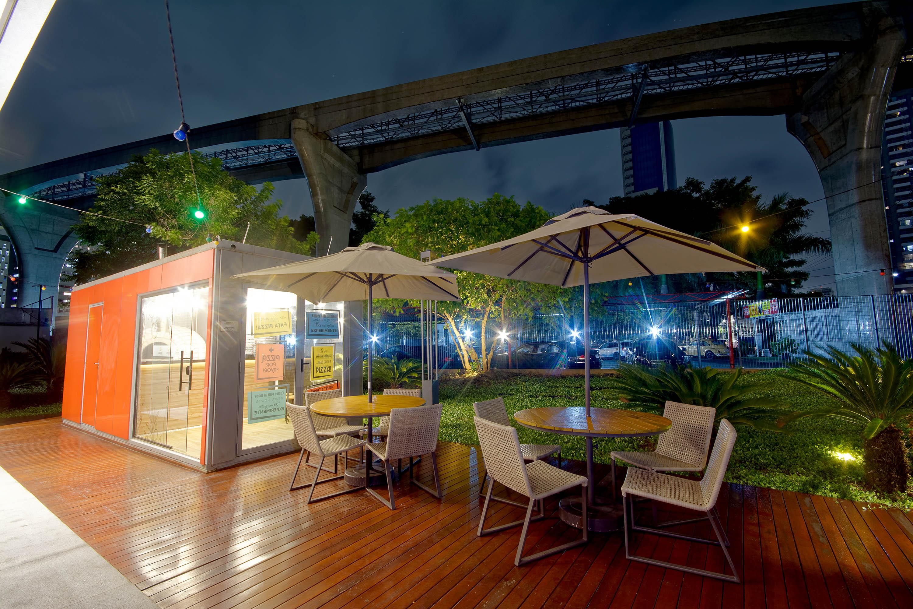 image-housing-carousel
