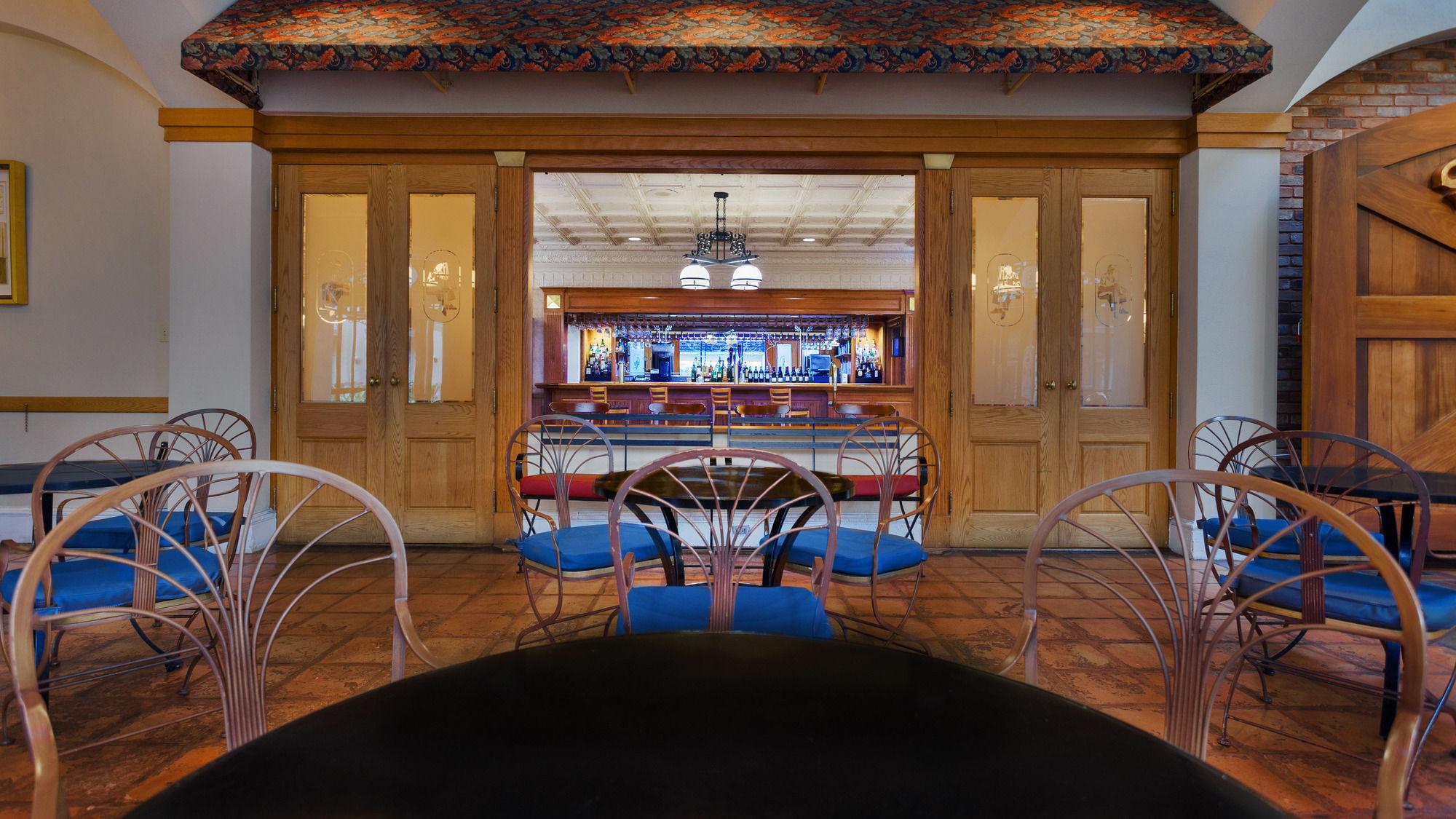 image-housing-carousel
