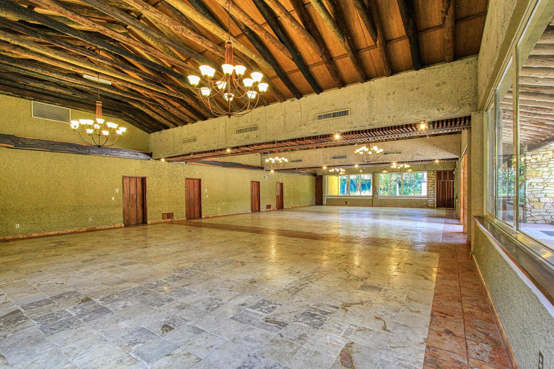 image-housing-carousel