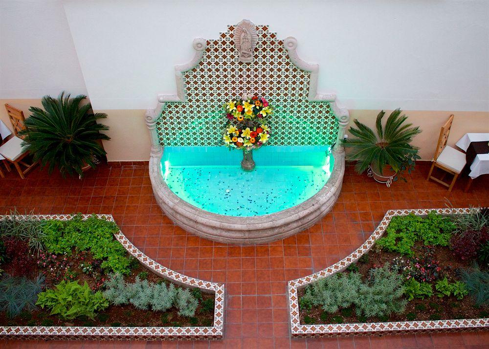 image-housing-carousel