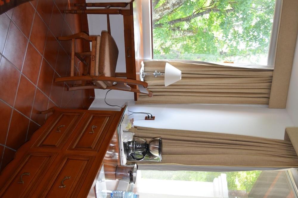 image-housing-carousel