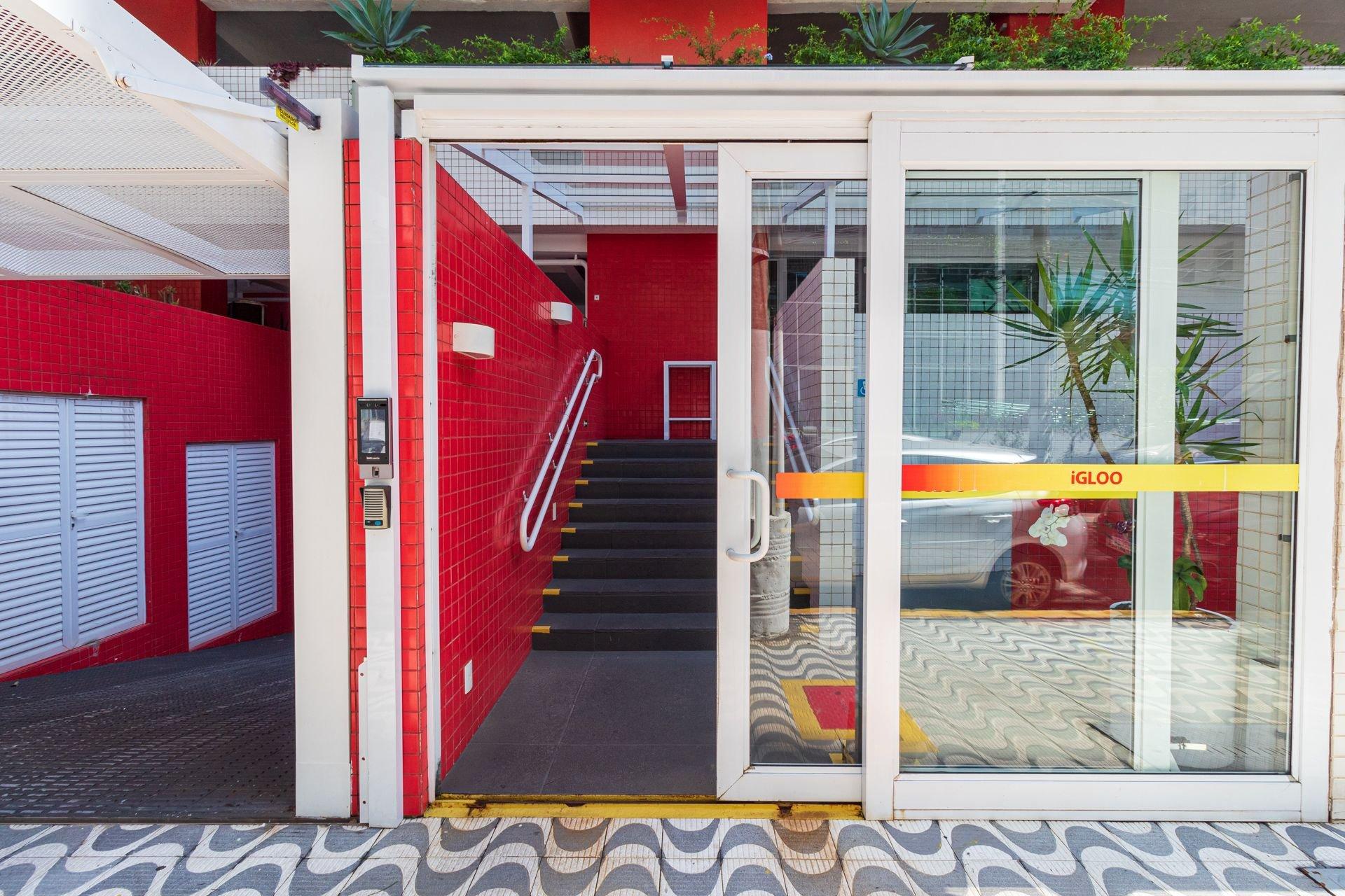 image-housing-carousel