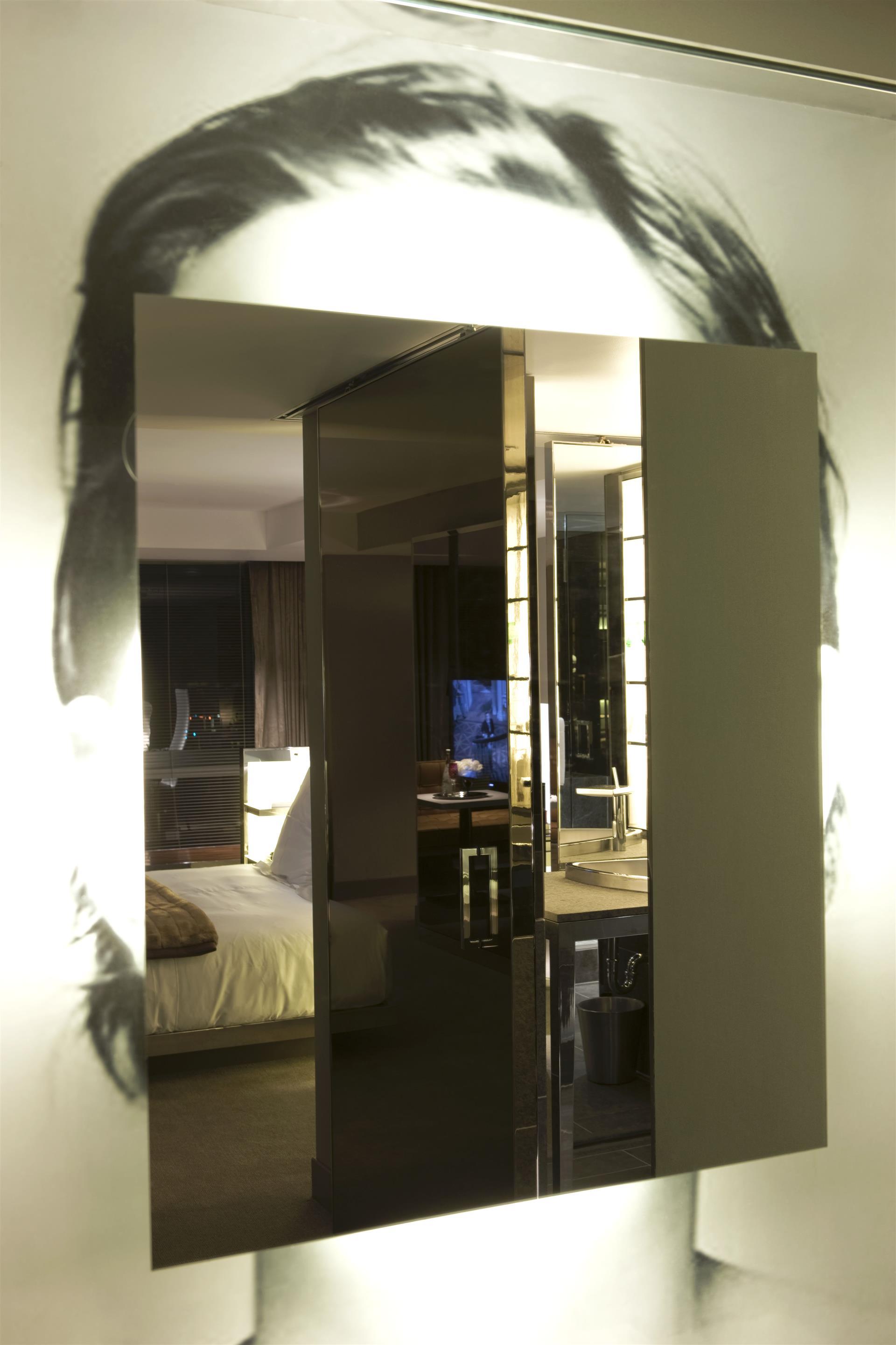 image-housing-carousel