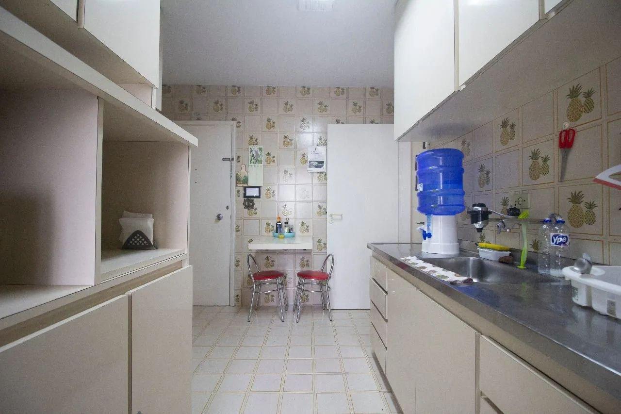 image-housing-carousel
