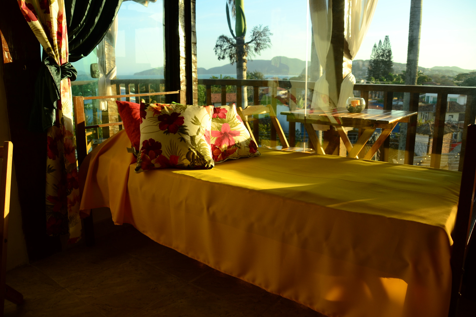 image-housing-carousel