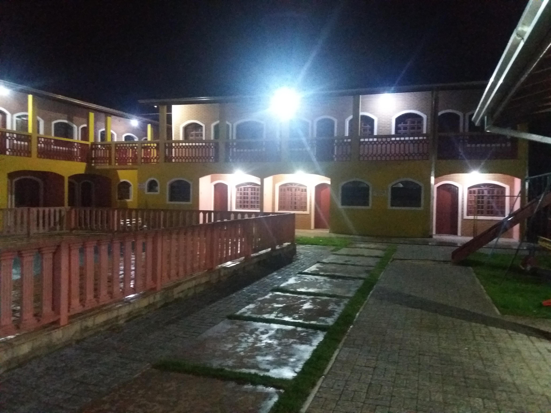 image-housing-carousel