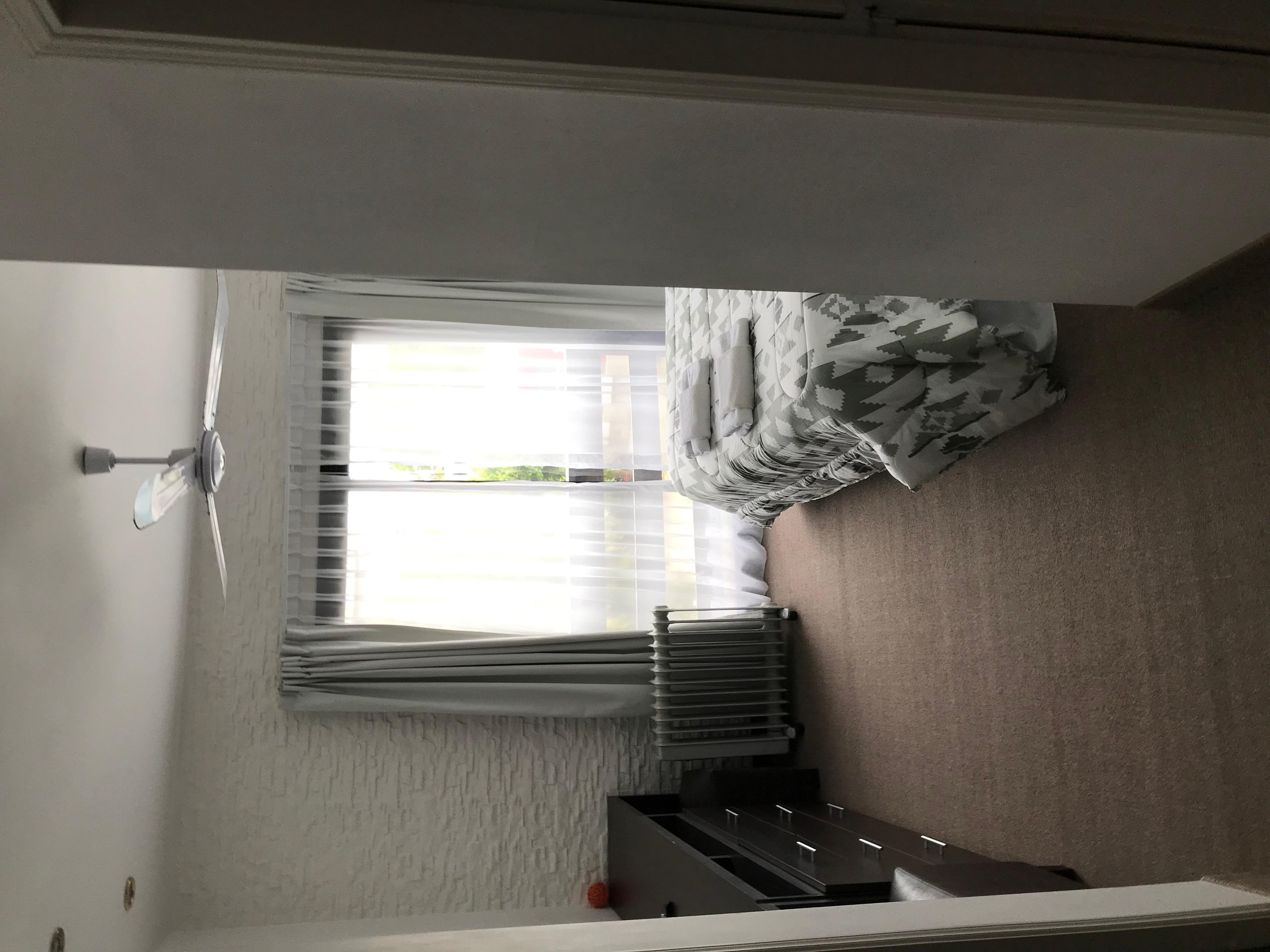 image-housing-carousel