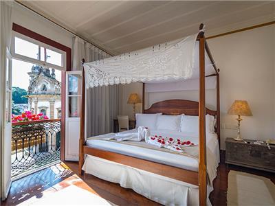 image-housing-carousel
