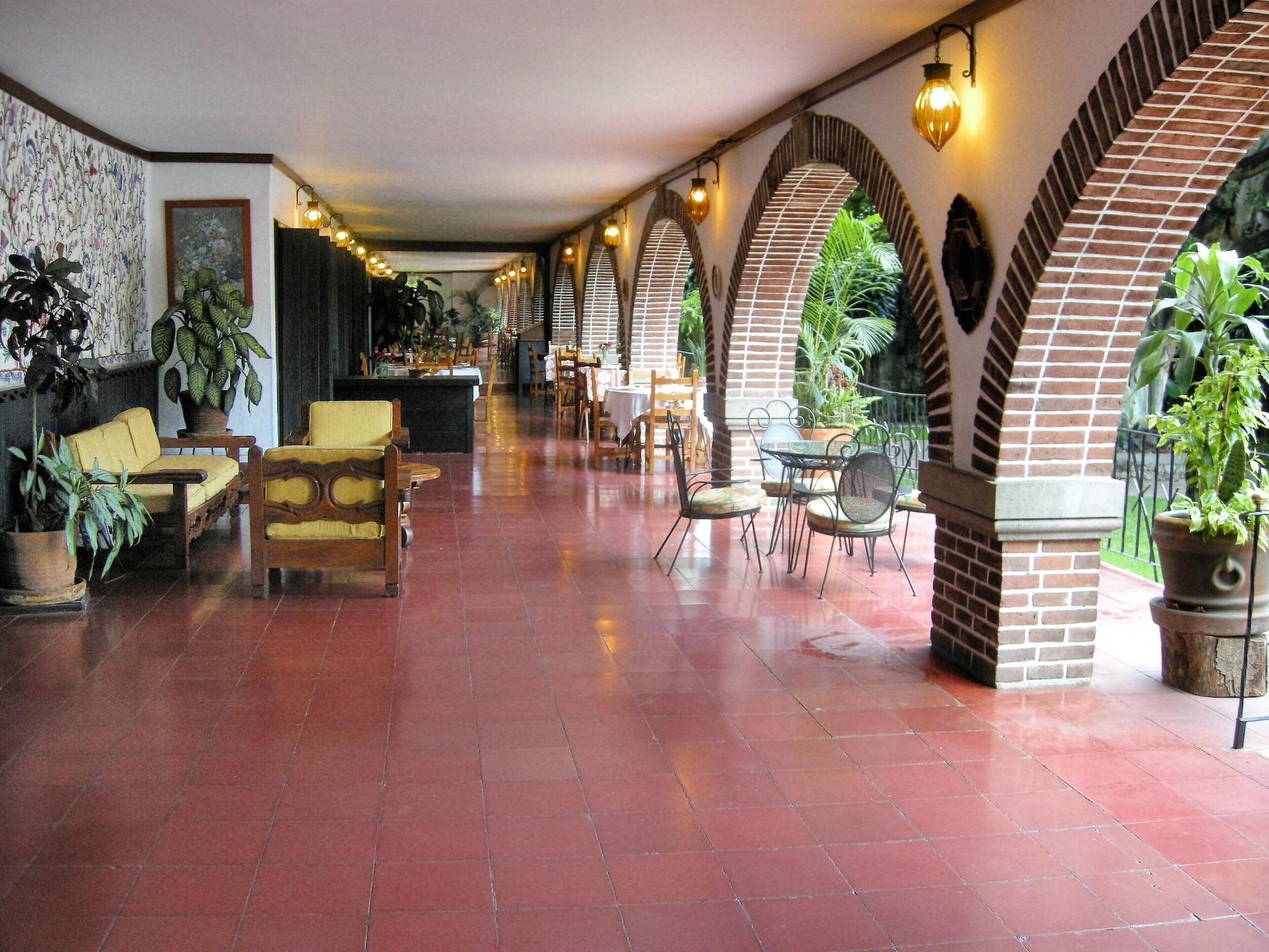 image-housing-carousel