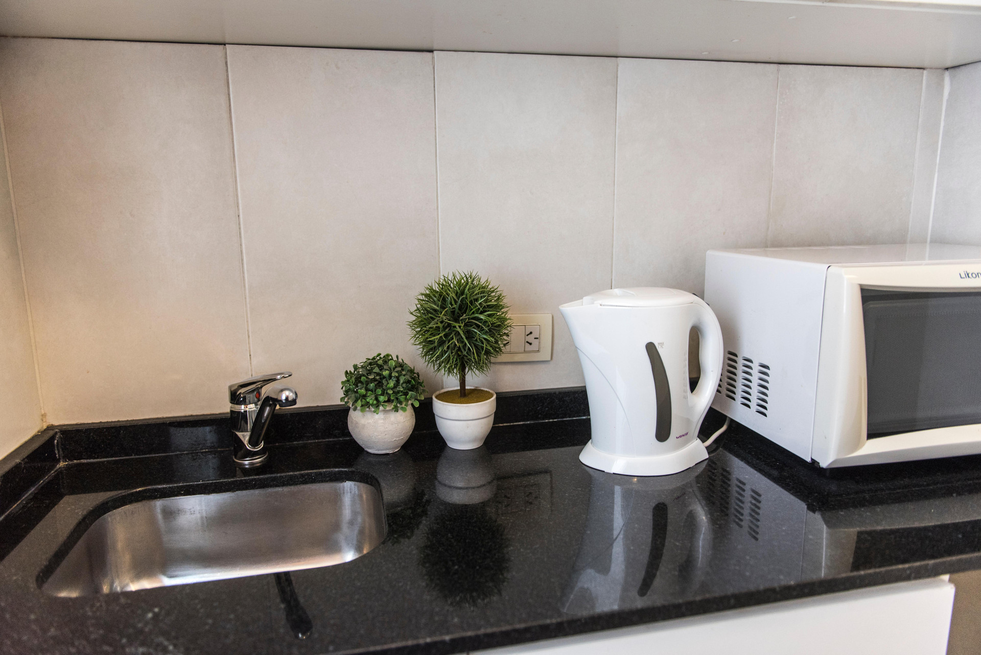 image-housing-carousel