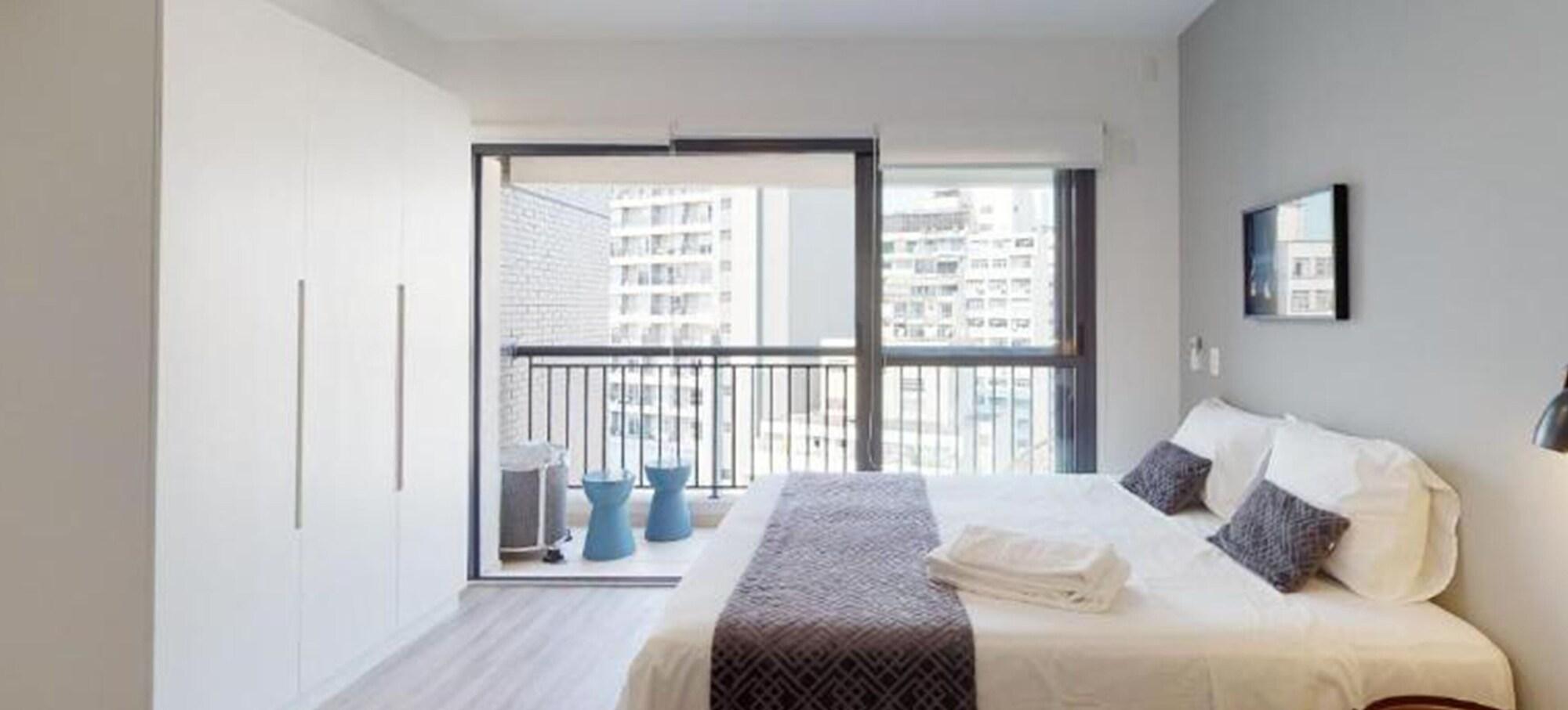 image-housing-carousel