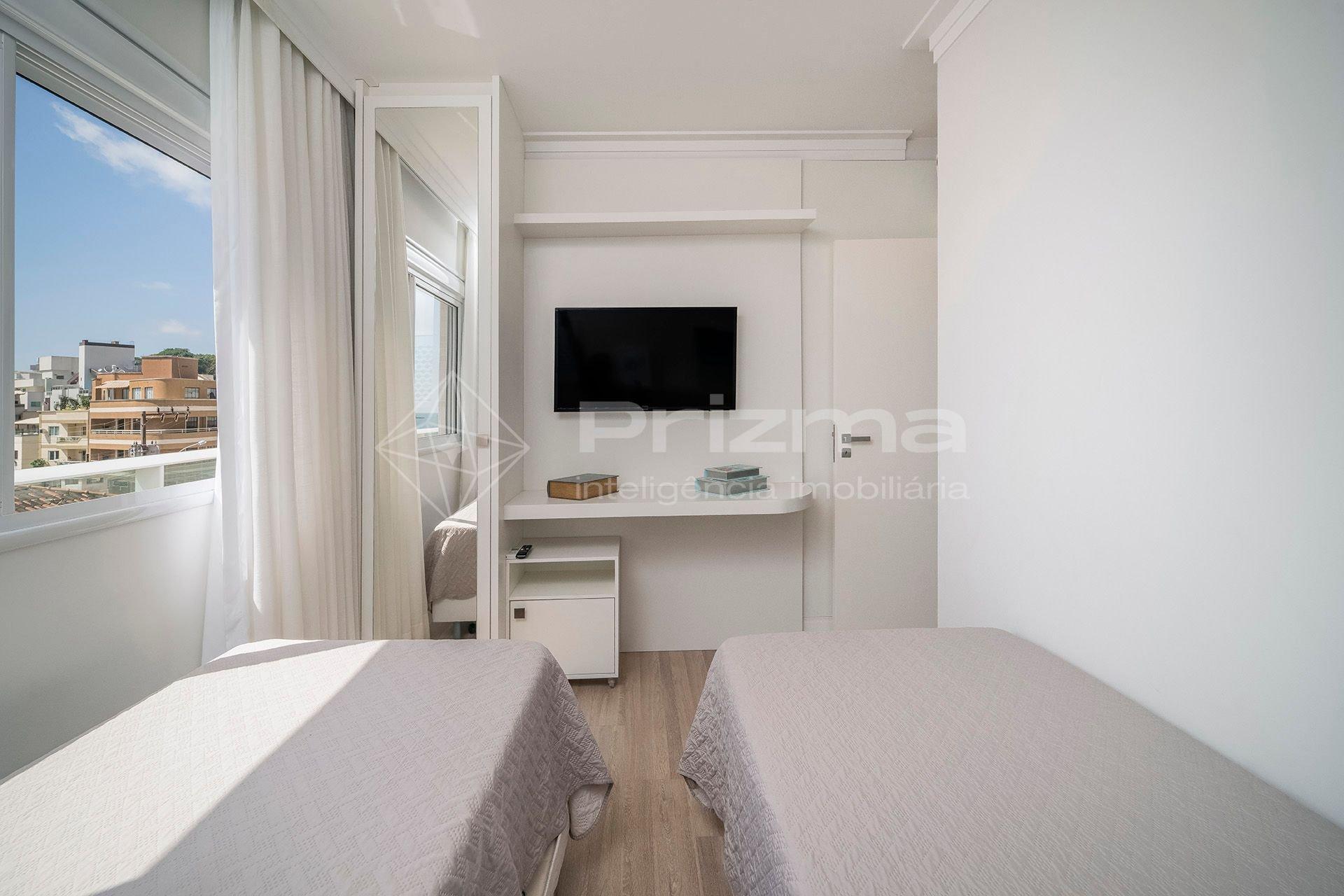 image-housing-carousel