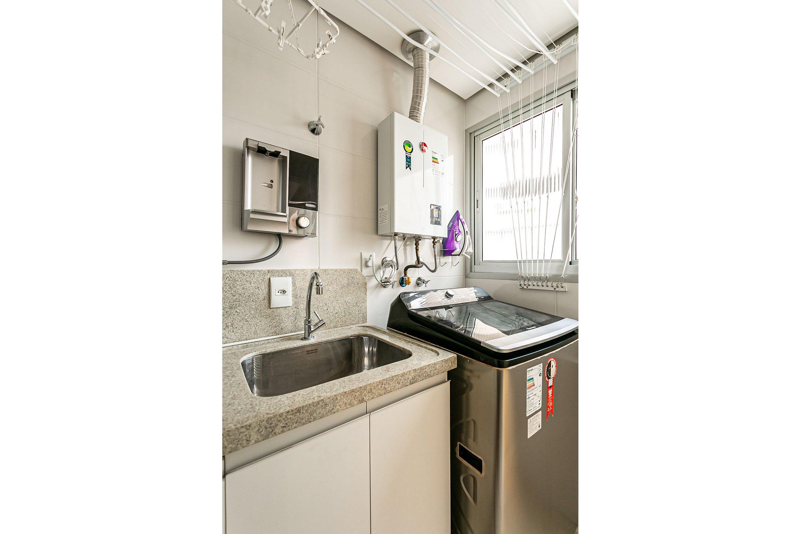 image-housing-carousel