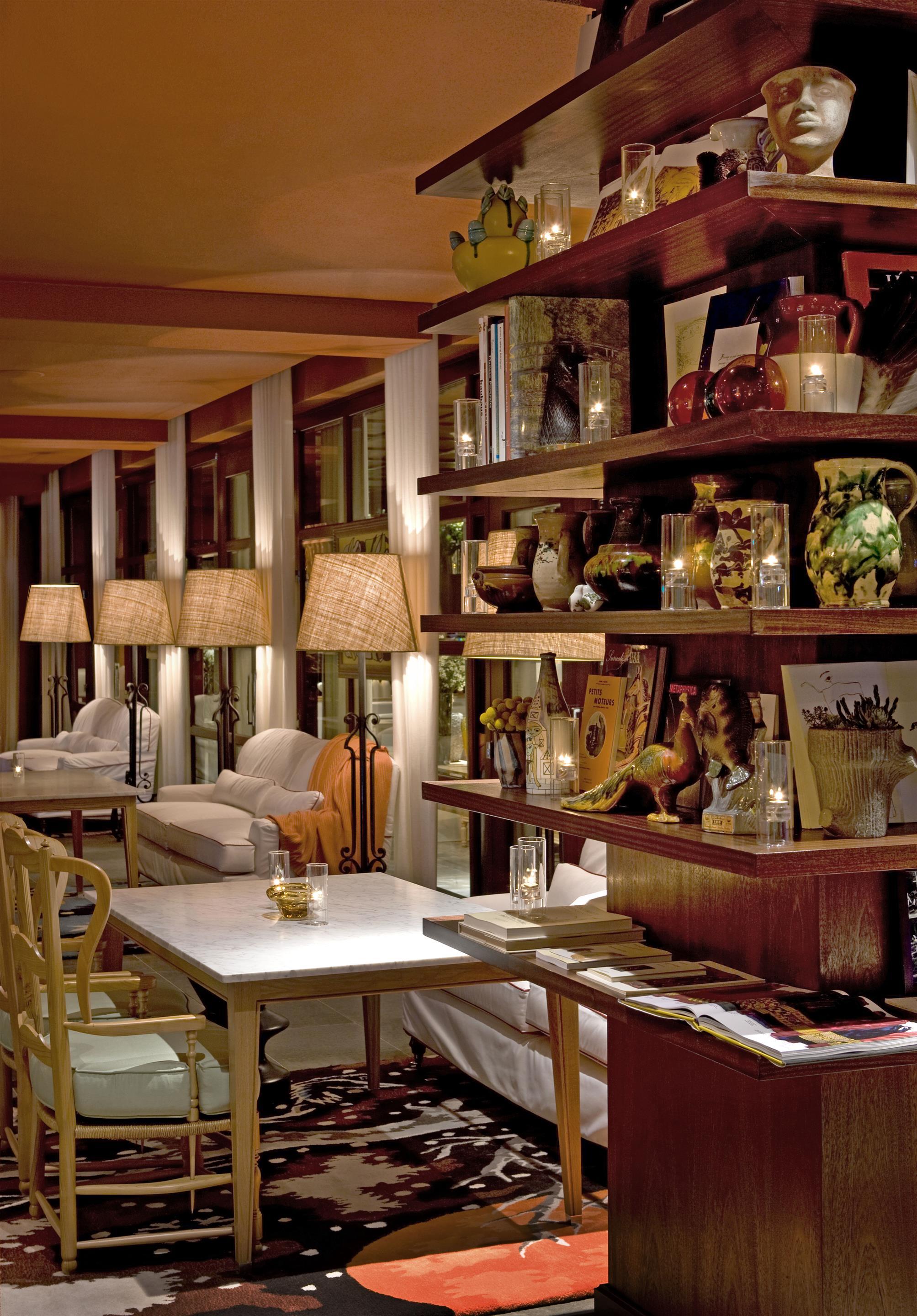 image-housing-carousel