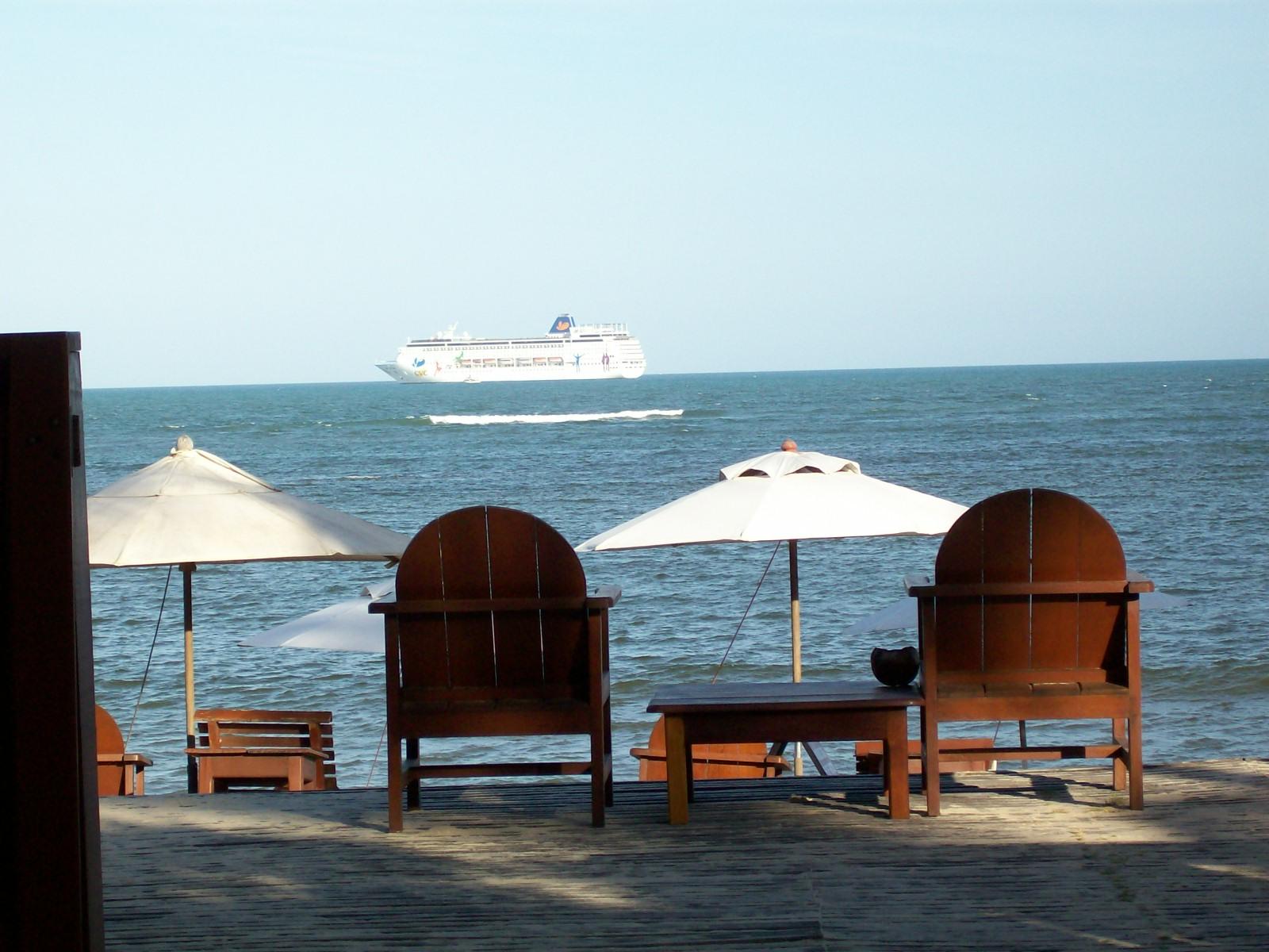 image-housing-carousel