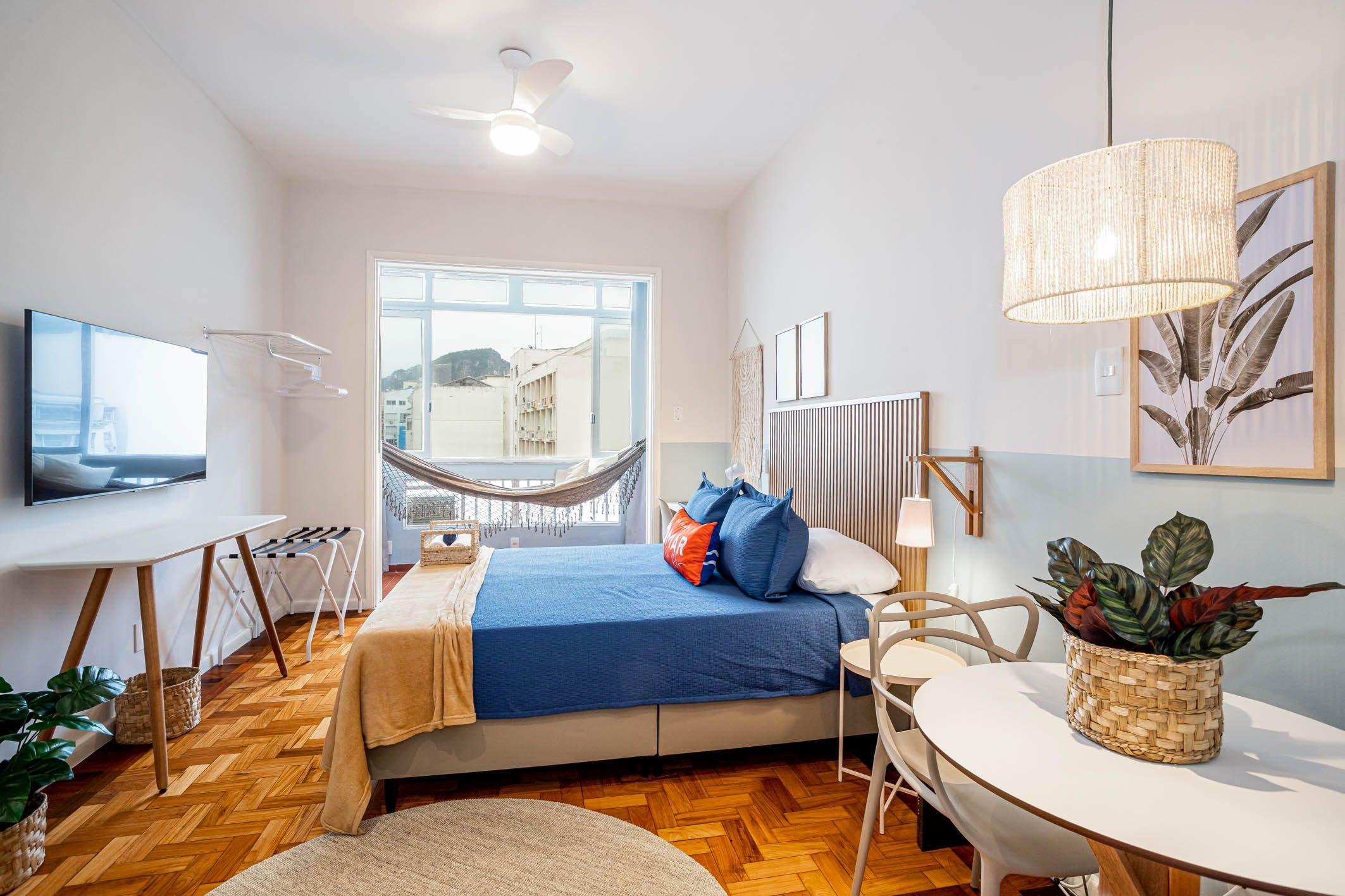 image-housing-carousel