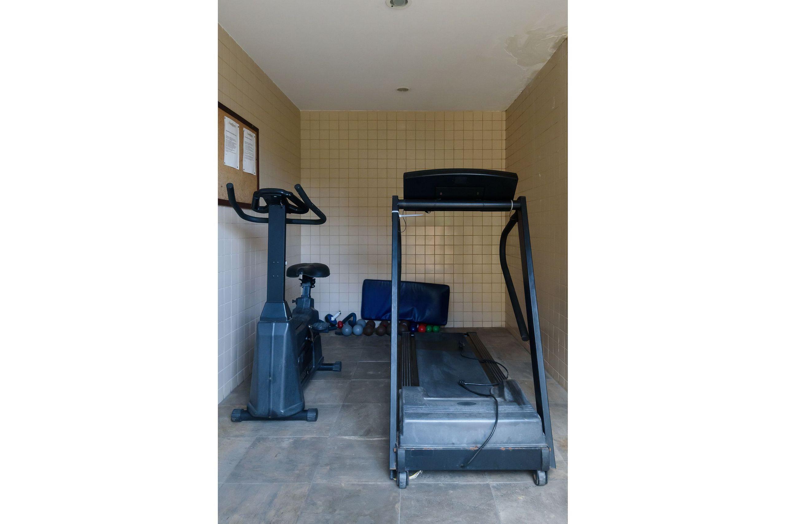 image-housing-carousel