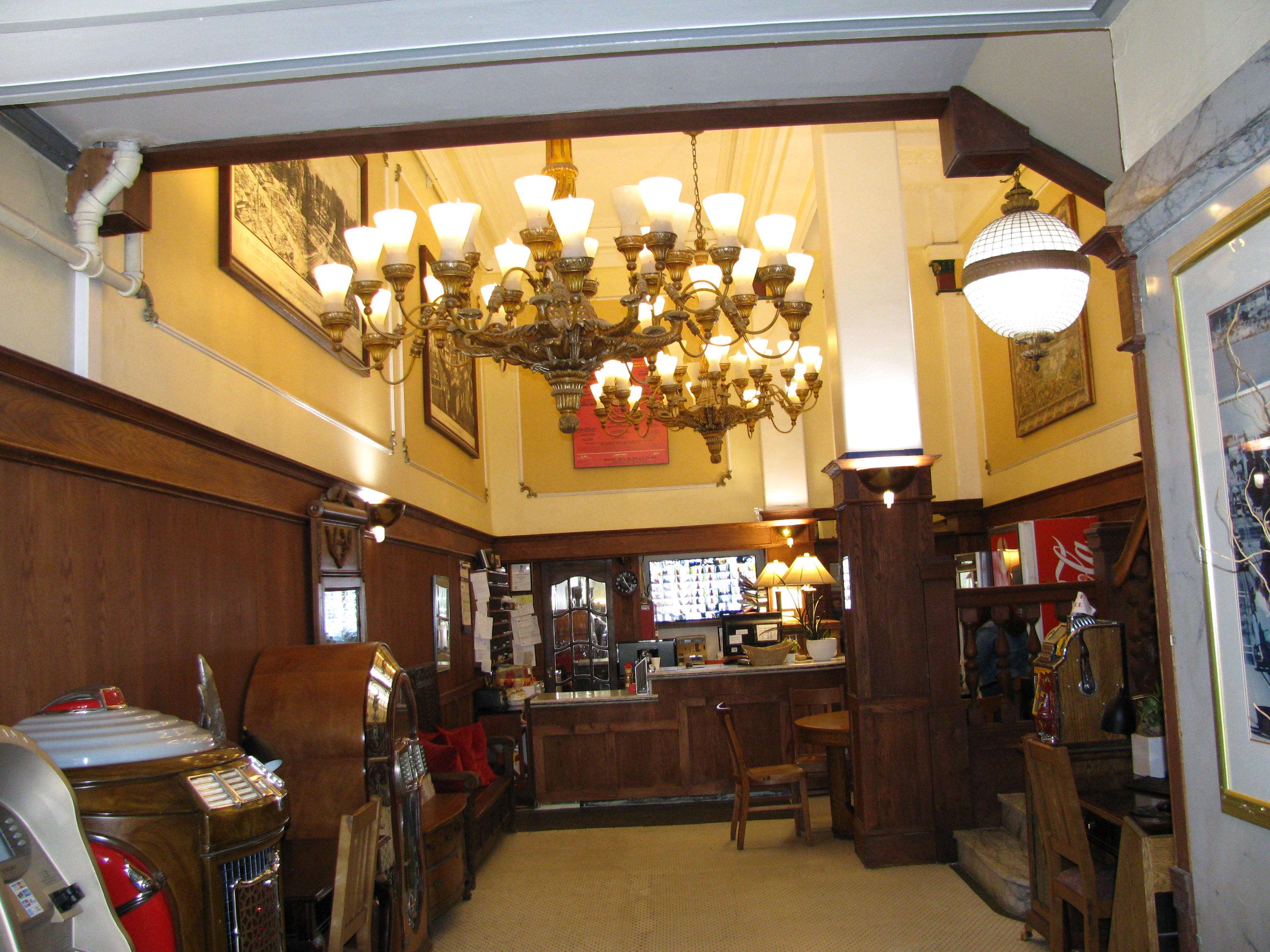 image-housing-carousel