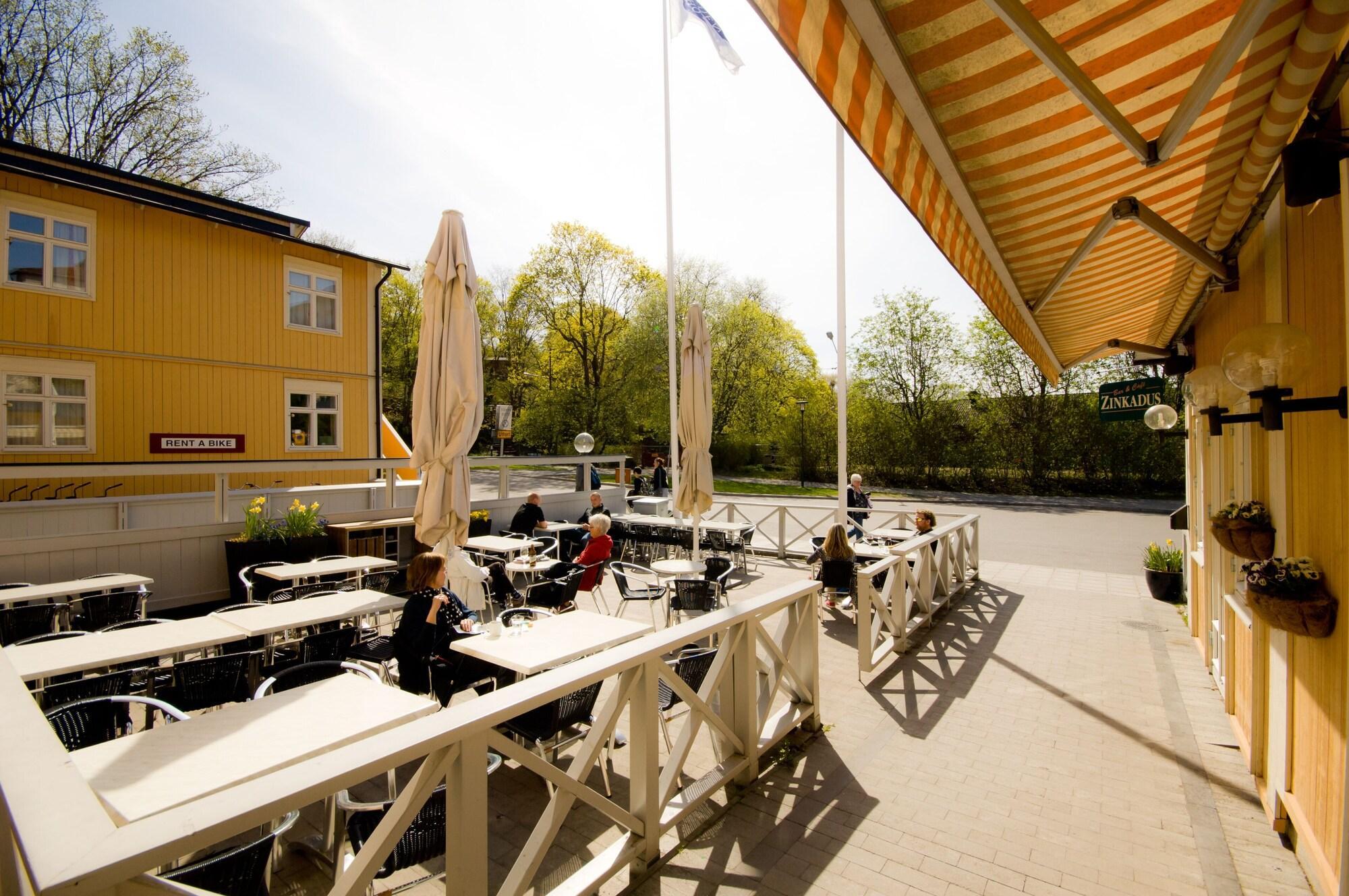 image-housing-carousel