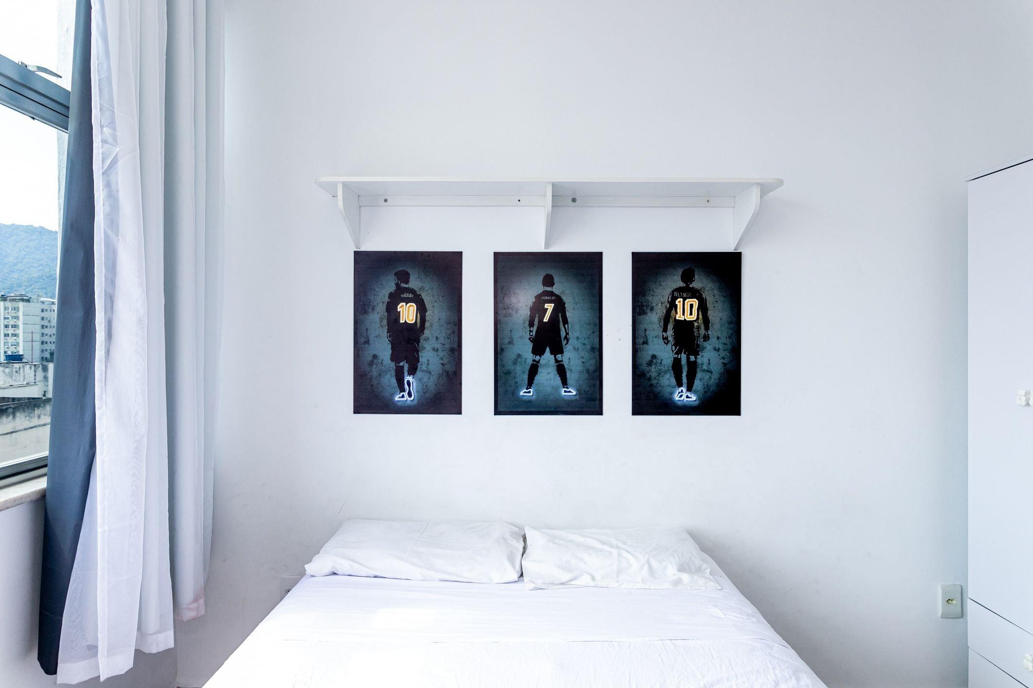 image-housing-carousel